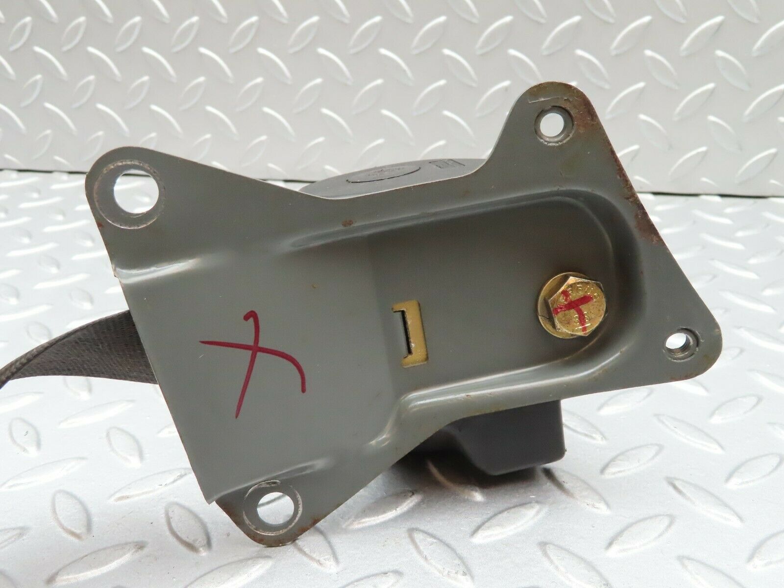 3903 Mercedes-Benz S123 200T Wagon Front Left Seat Belt 1238604186