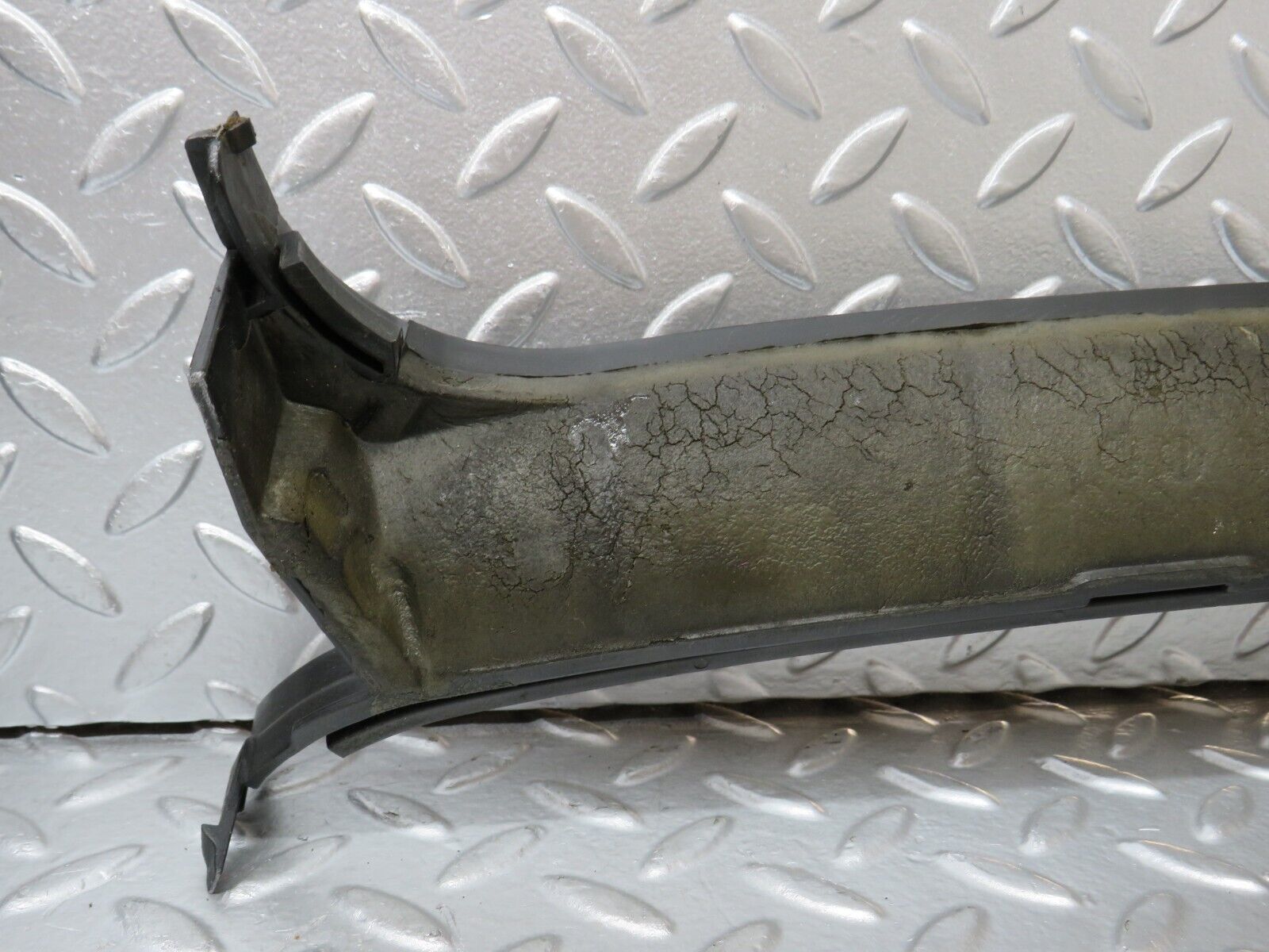 29613 Mercedes-Benz W124 230E Water Drain 1246202667 1246200978 1246200778