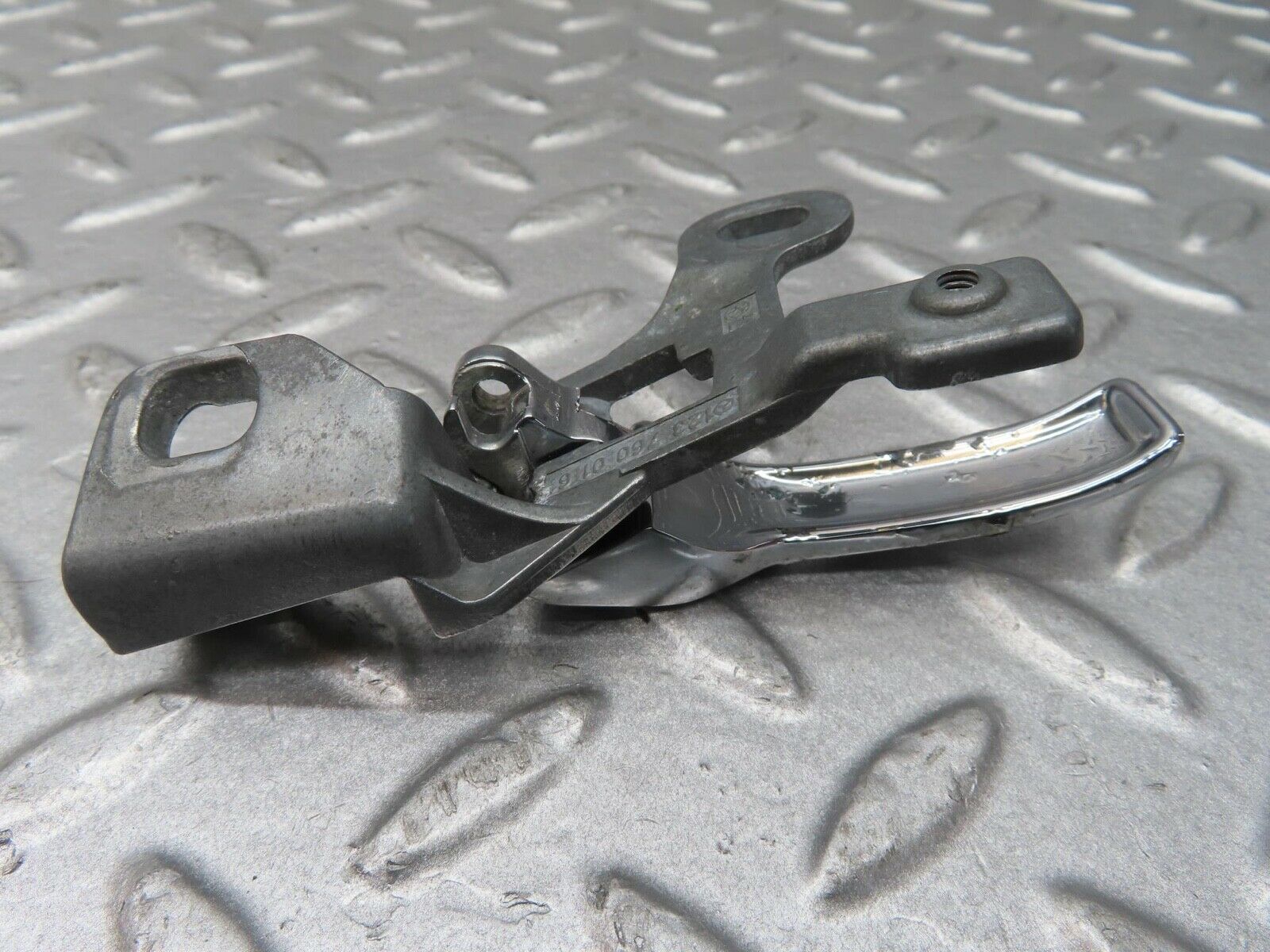 13493 Mercedes-Benz W123 200 Left Interior Door Handle 1237600161