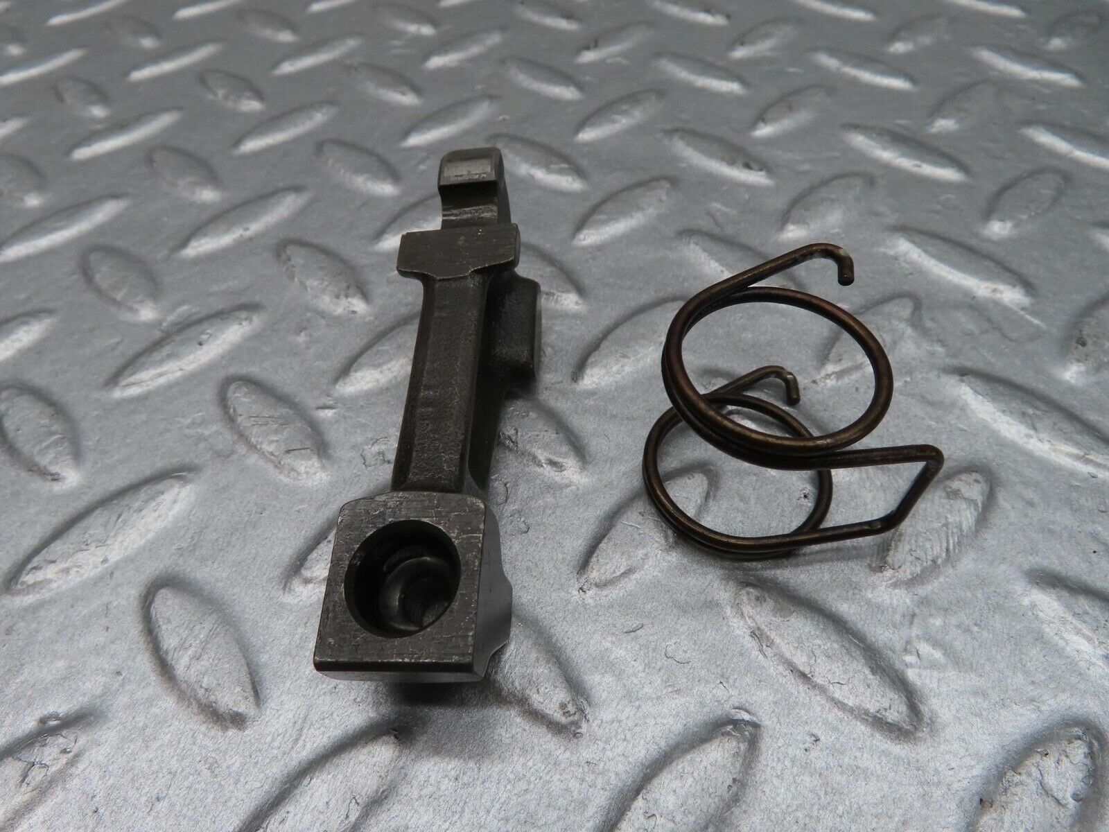 12864 Mercedes-Benz W111 220SE Valve Rocker Arm With Retaining Spring