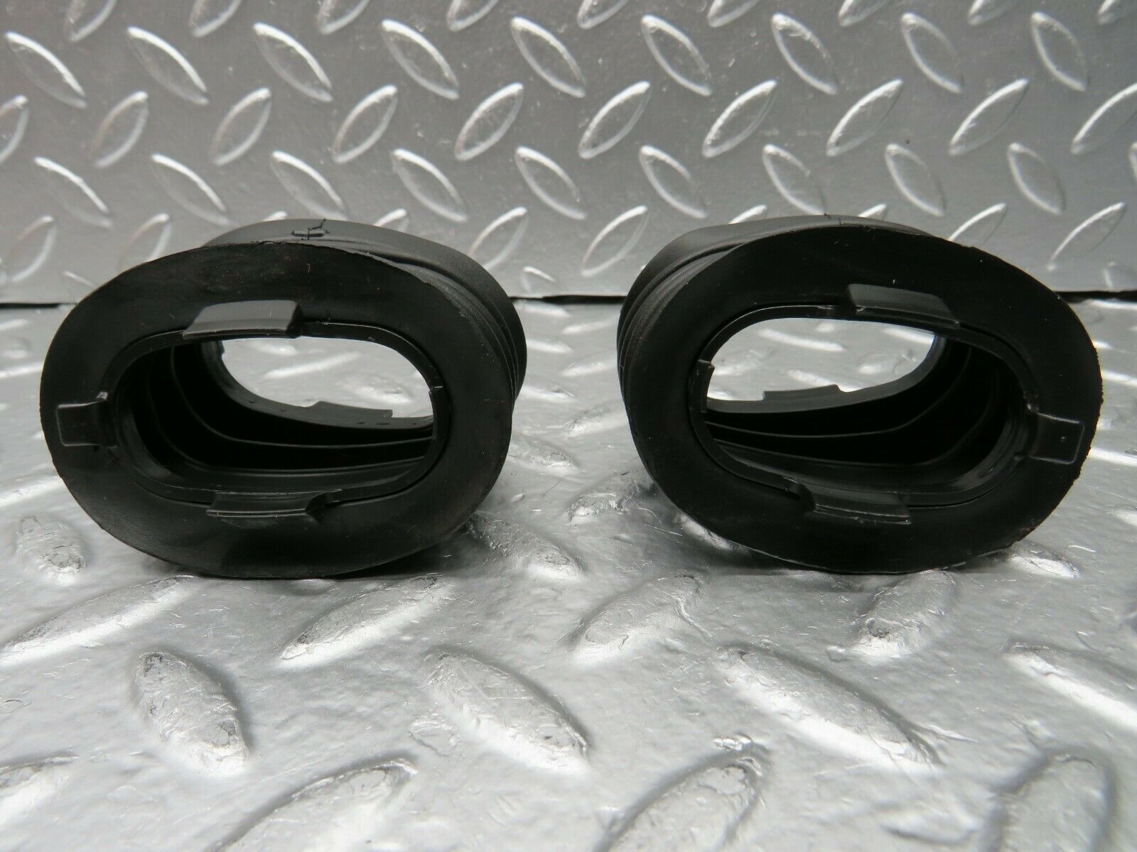 22601 Mercedes-Benz C124 E220 Front Door Wire Protector Rubber 1248210197