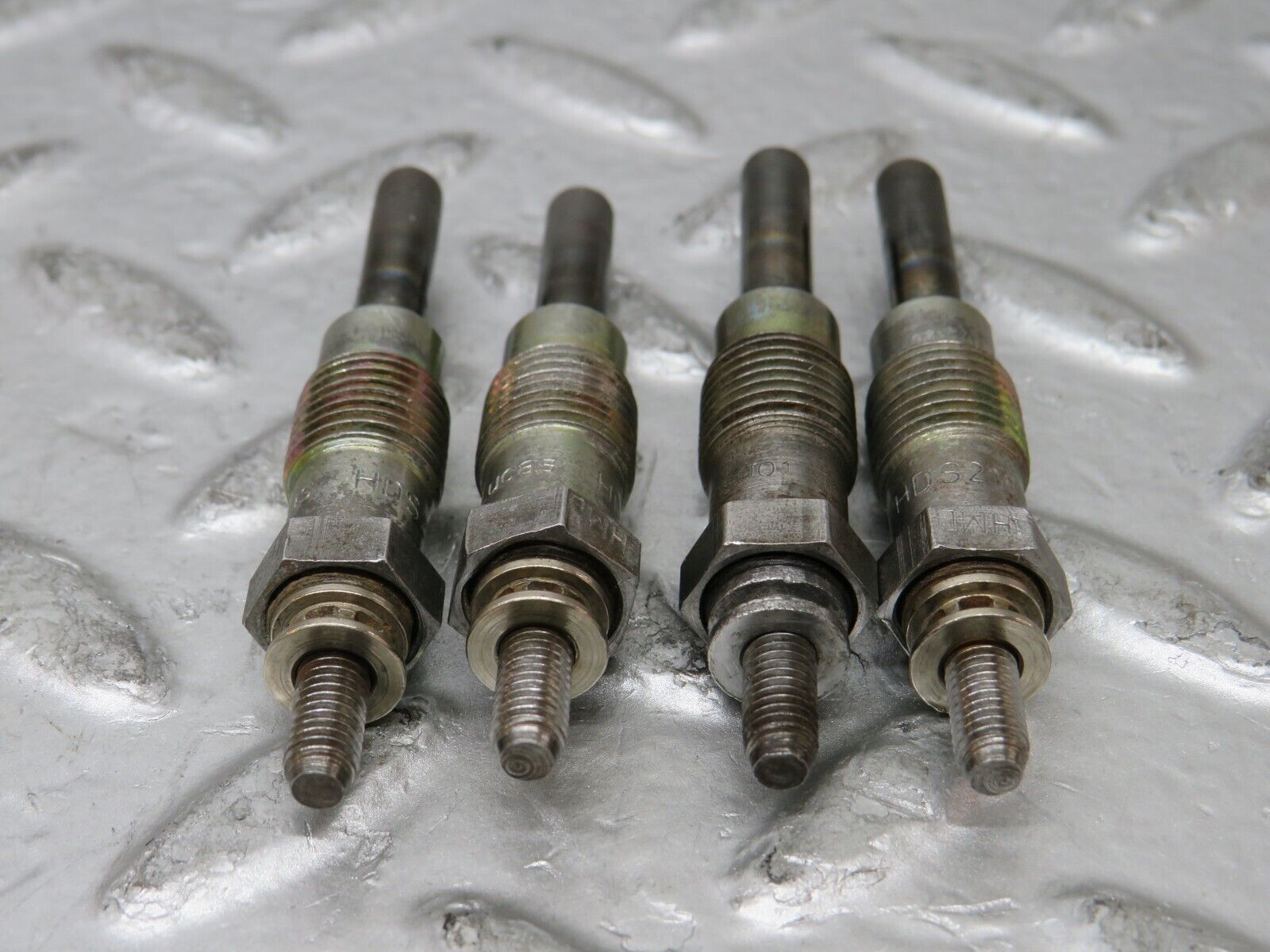 26996 Mercedes-Benz W123 240D Glow Plug Set Bosch