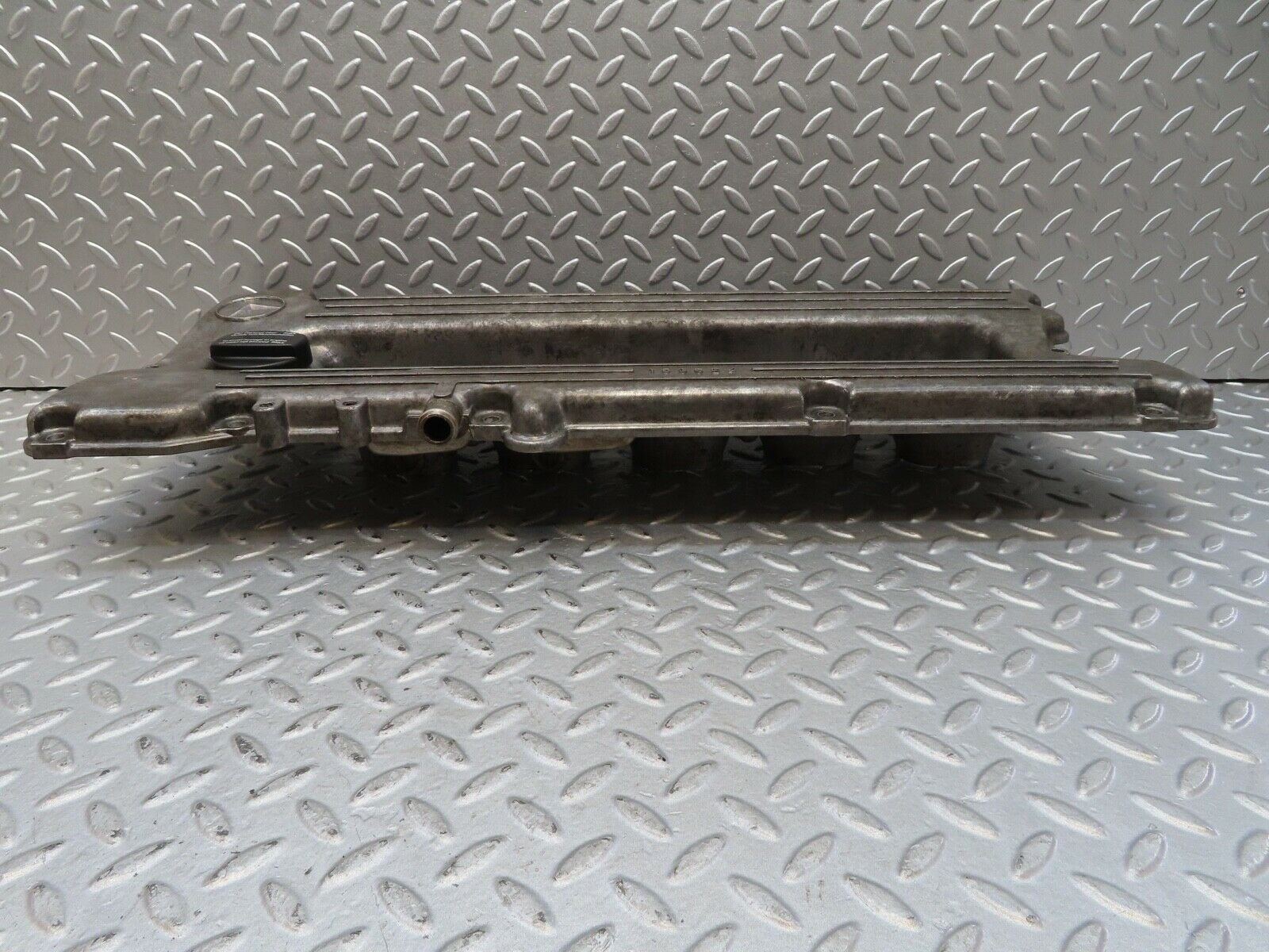 16992 Mercedes-Benz C123 280CE Coupe Cylinder Head Valve Cover 1100160905