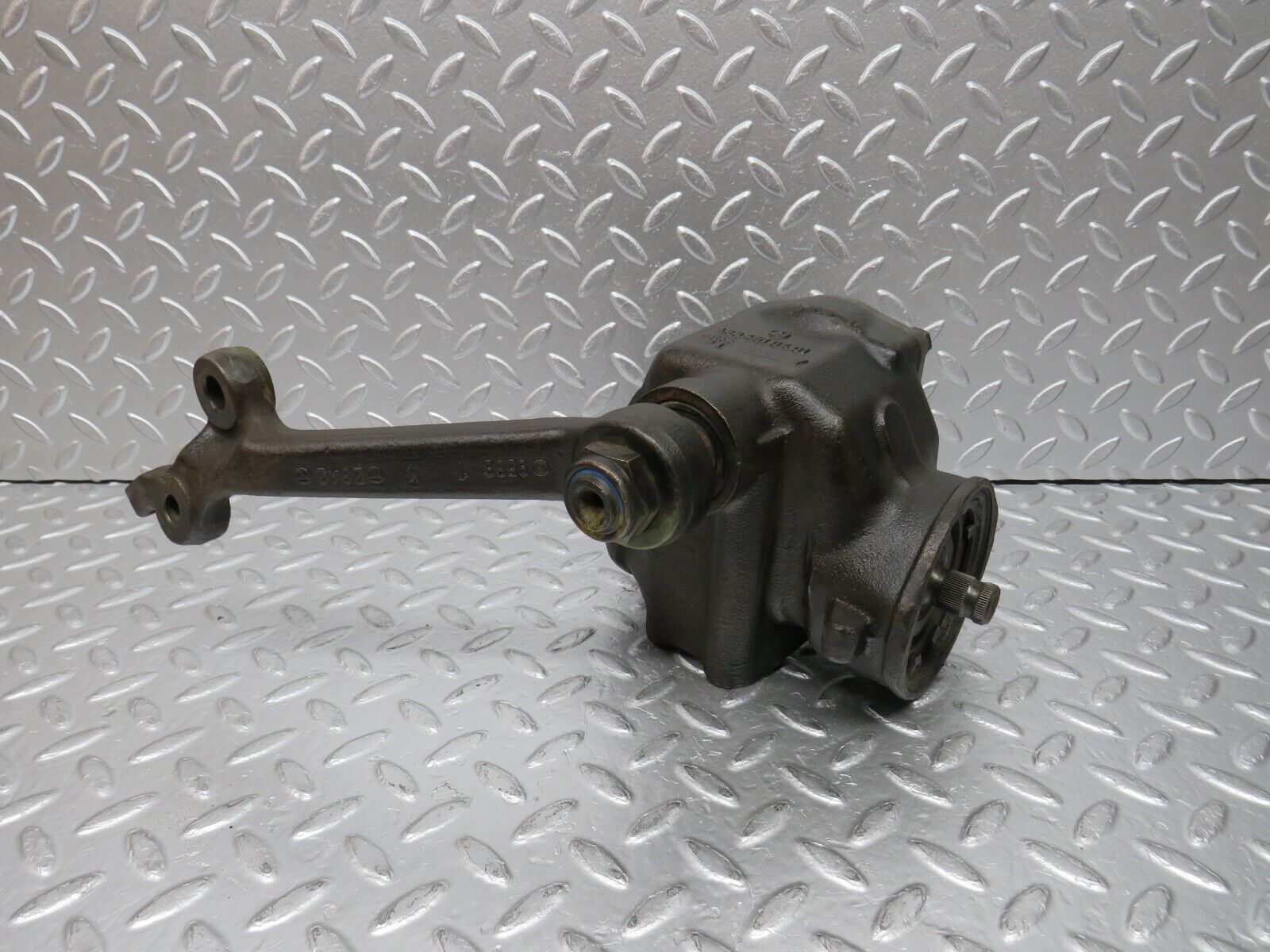 31062 Mercedes-Benz W123 200D Steering Box Steering Rack 1234610401