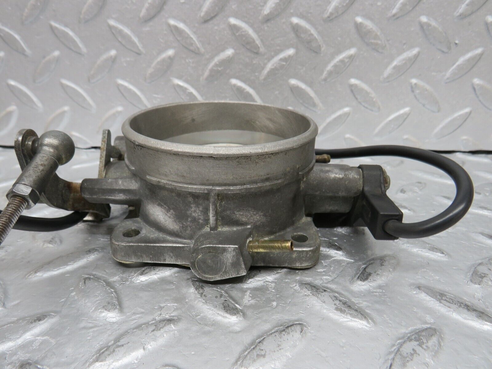 37113 Mercedes-Benz C126 420SEC Coupe Throttle Body Valve 0011407753