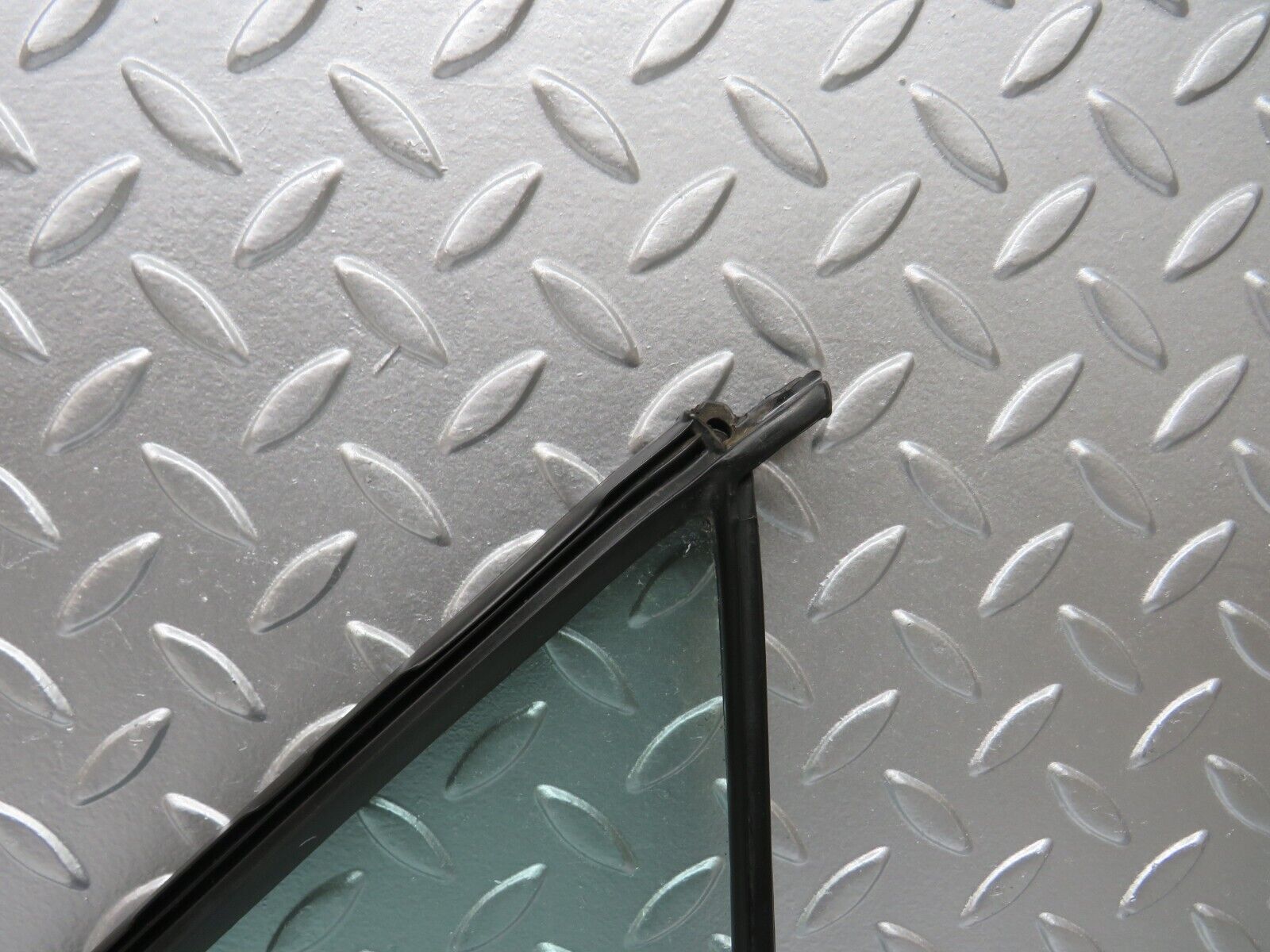 25131 Mercedes-Benz W201 190D Rear Left Quarter Window Glass 2017350524