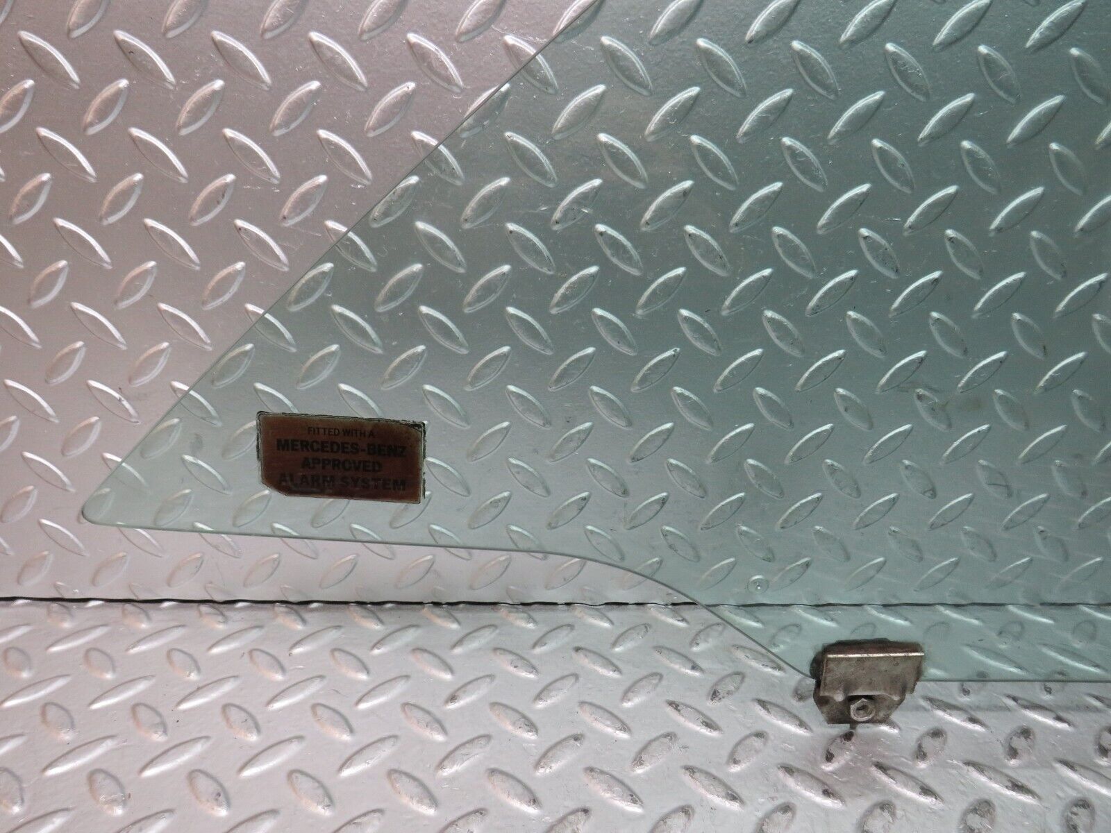 28942 Mercedes-Benz C124 320CE Coupe Rear Right Window Glass