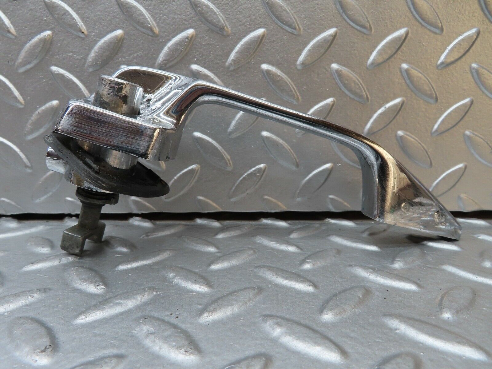 20835 Mercedes-Benz W114 250CE Coupe Door Handle Right No Key 1157660201