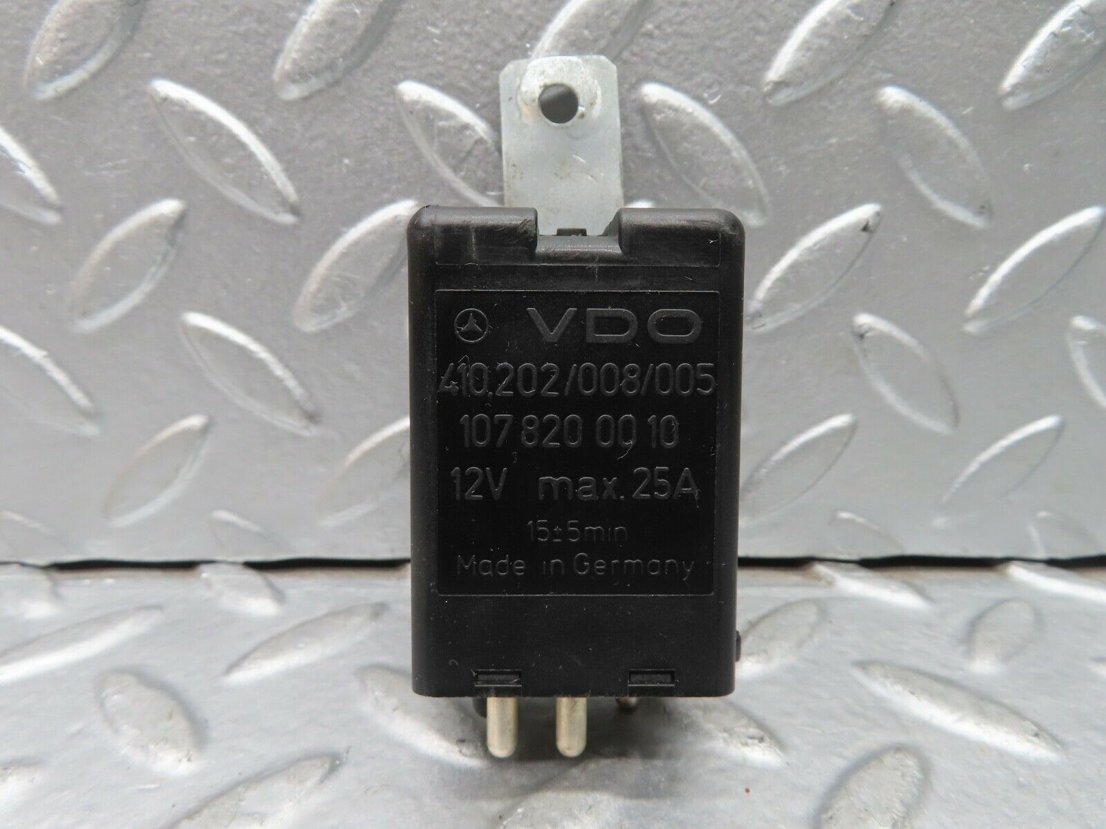 21183 Mercedes-Benz W123 230E Rear Heated Window Relay 1078200010