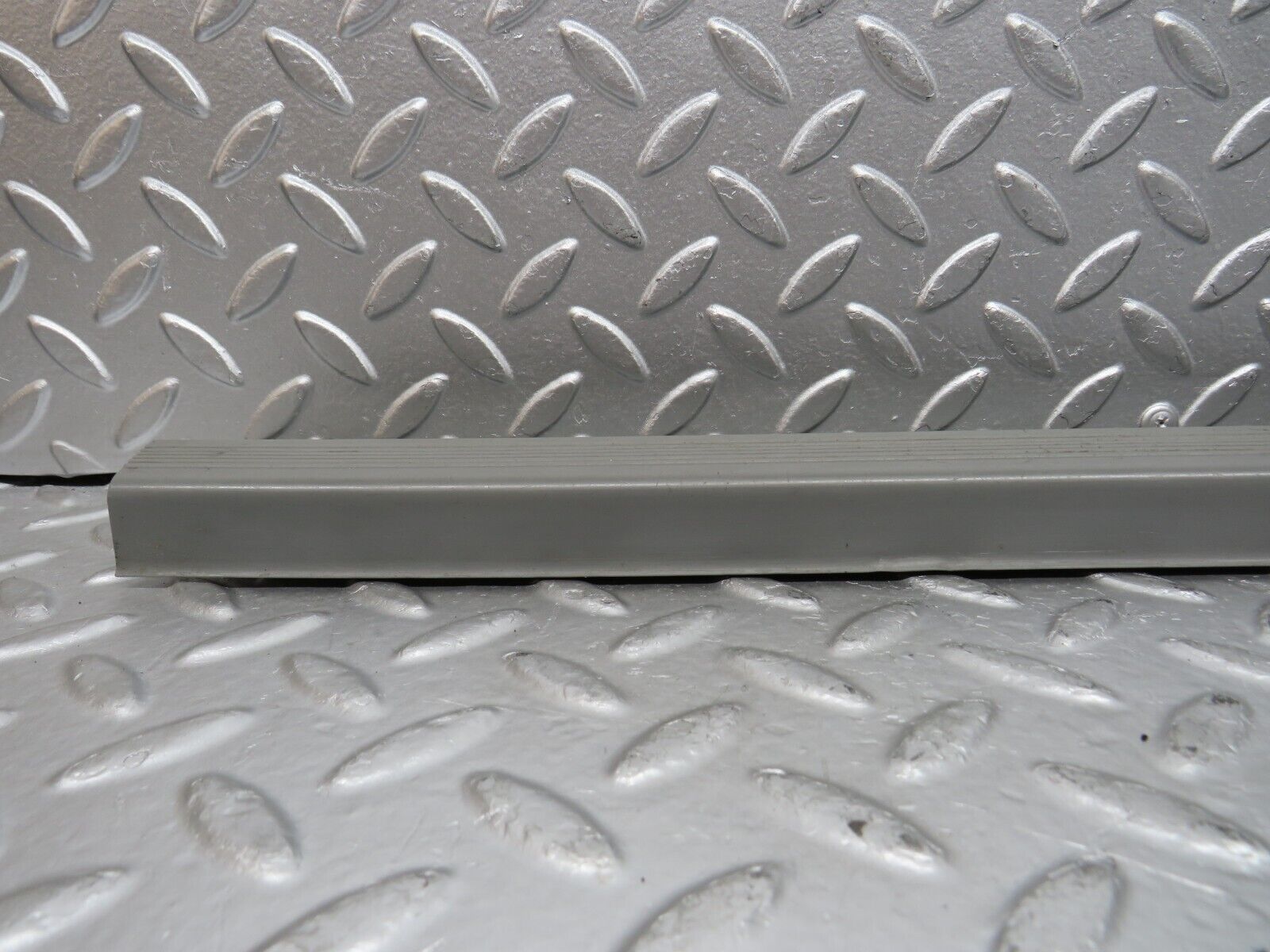 31207 Mercedes-Benz S124 220TE Wagon Front Left Door Sill Trim