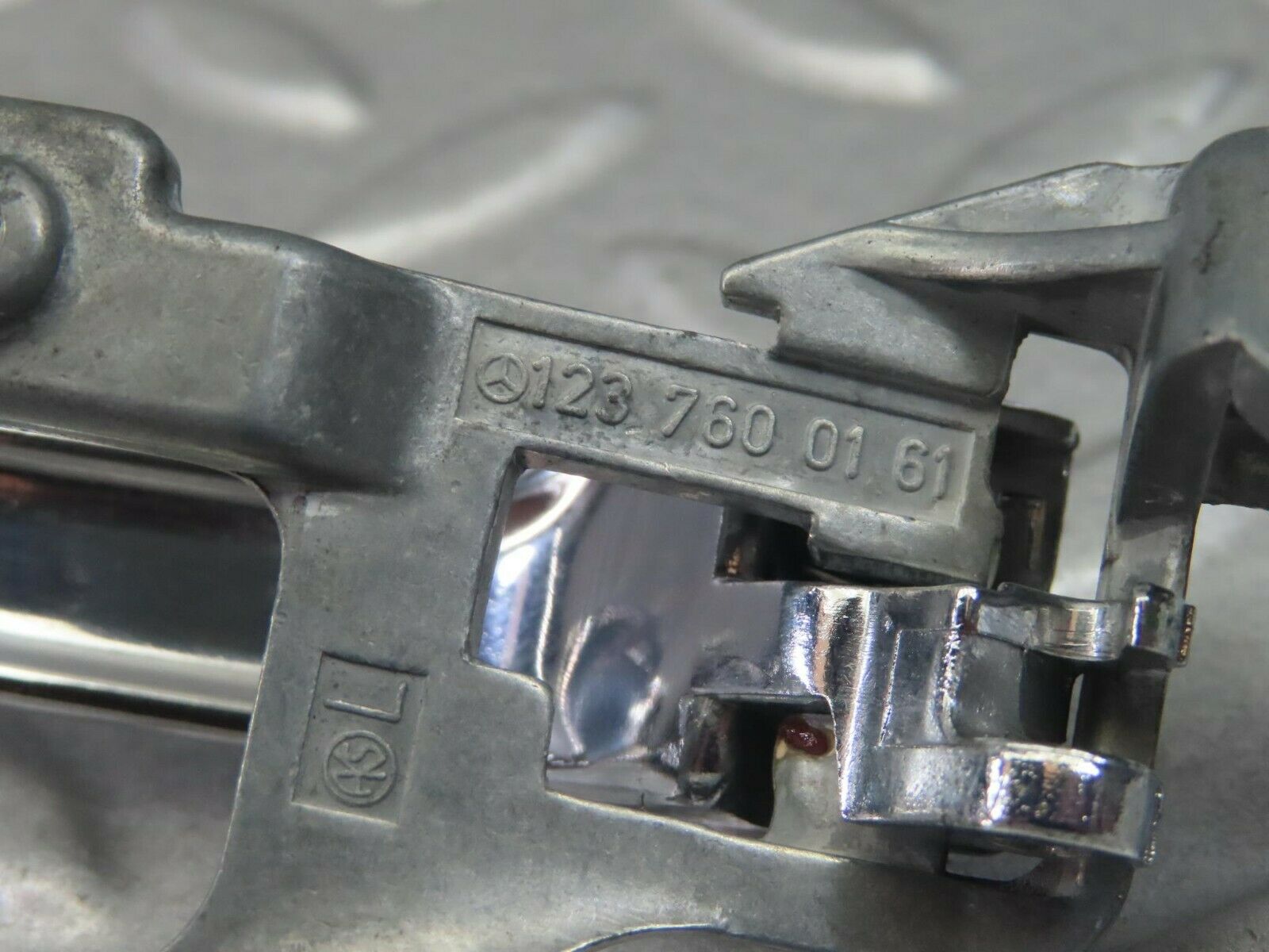 8276 Mercedes-Benz W123 Left Interior Door Handle 1237600161