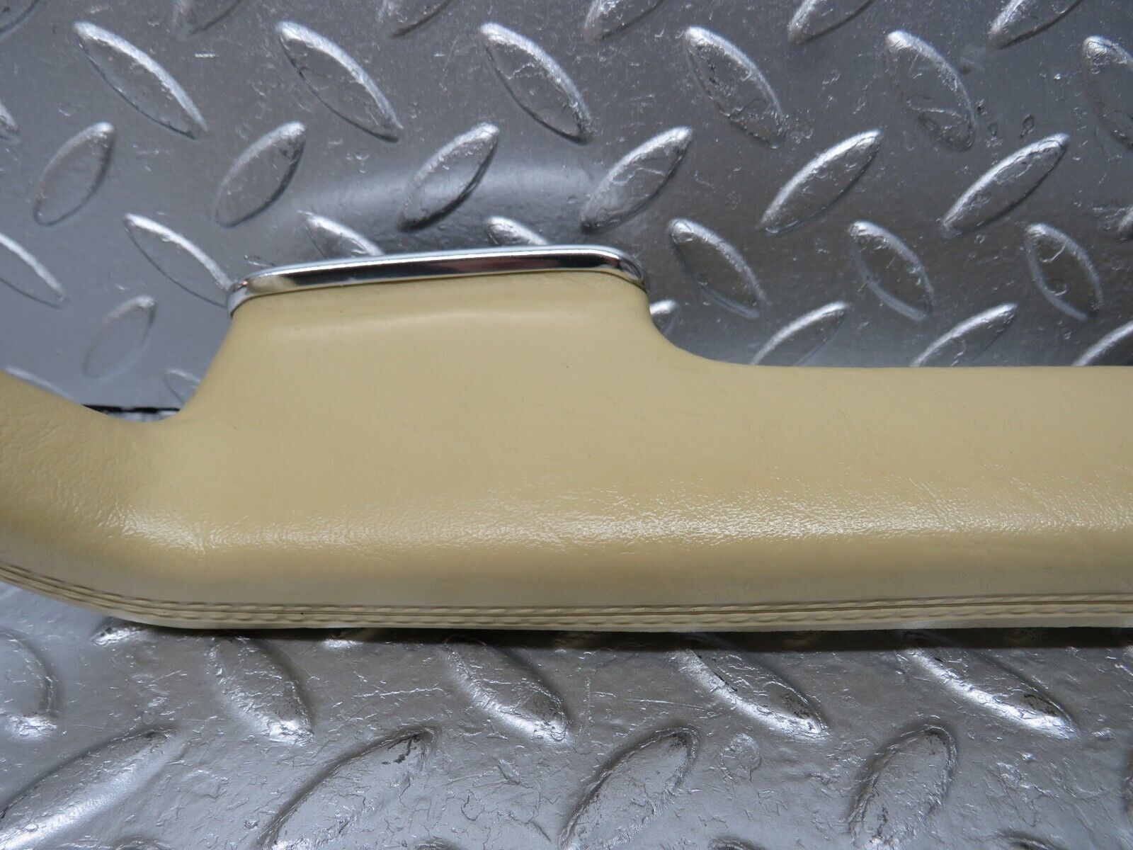 33670 Mercedes-Benz W123 280E Rear Right Interior Door Handle Beige 1239701801