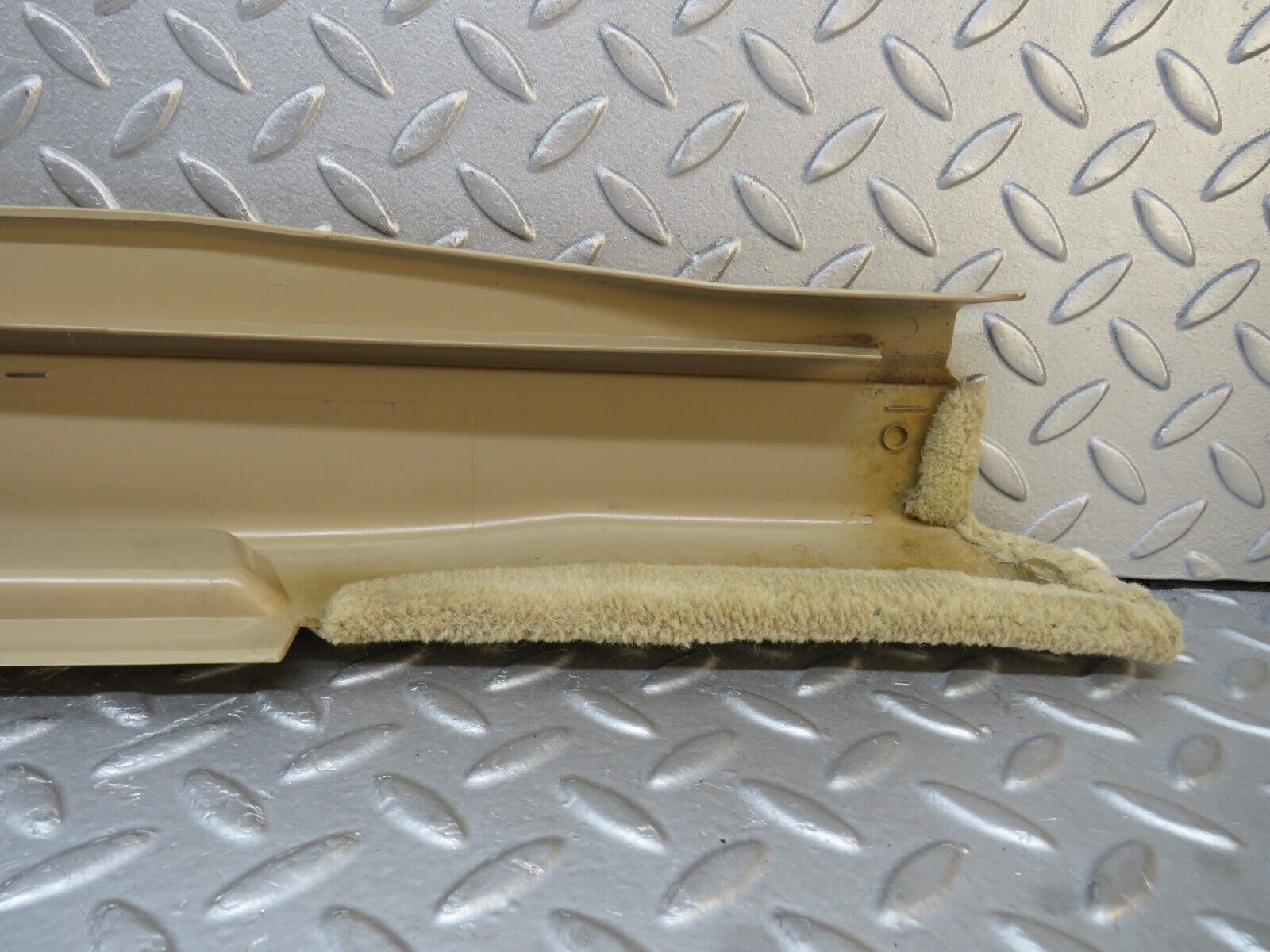 38284 Mercedes-Benz R129 280SL Coupe Right Door Sill Cover Beige 1296800235