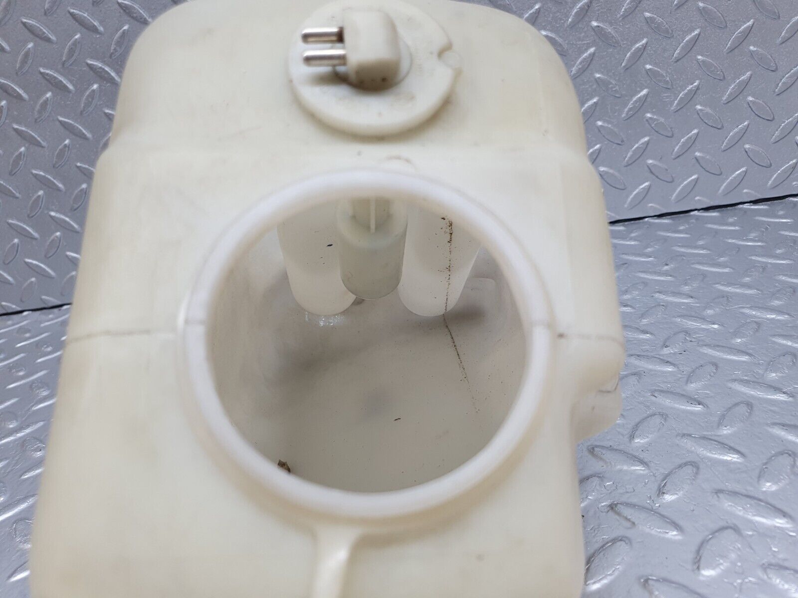 41581 Mercedes-Benz W124 200E Windscreen Washer Fluid Tank 1248690520 1248690072