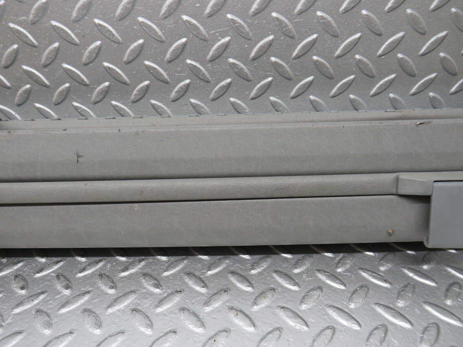 32581 Mercedes-Benz S124 300TE Wagon Trunk Roll Compartment Cover