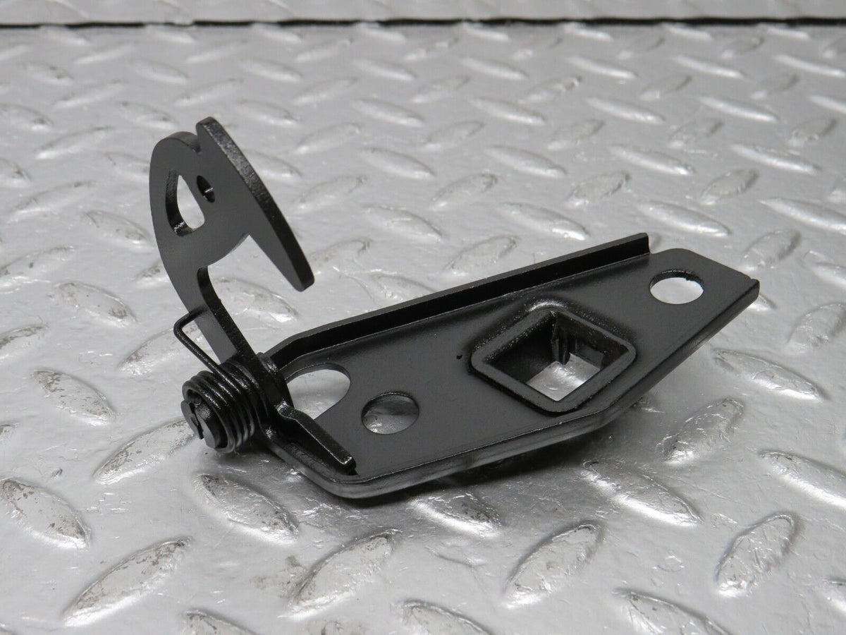 33788 MercedesBenz W201 190E Safety Latch 2018800560