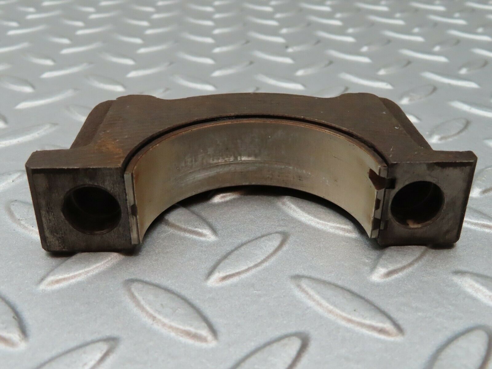 3954 Mercedes-Benz S123 200T Wagon Crankshaft Bearing Holder Block 1020011