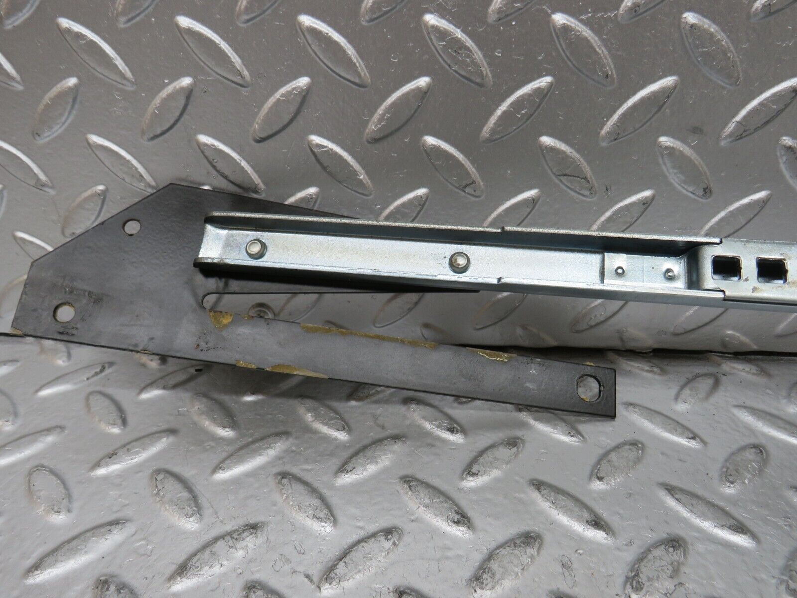 27011 Mercedes-Benz W123 240D Front Right Seat Sliding Adjust Handle