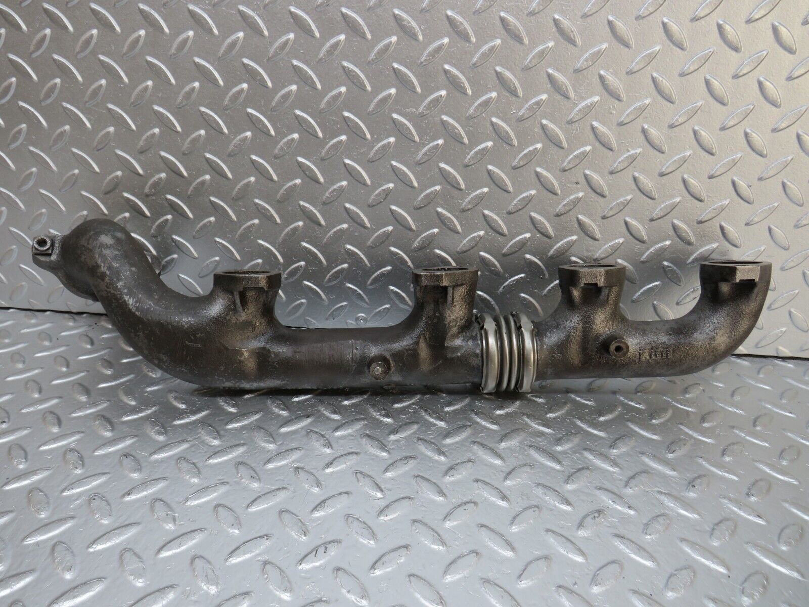 33050 Mercedes-Benz W126 380 V8 M116 Exhaust Manifold Right Side 1161420602 1161420702