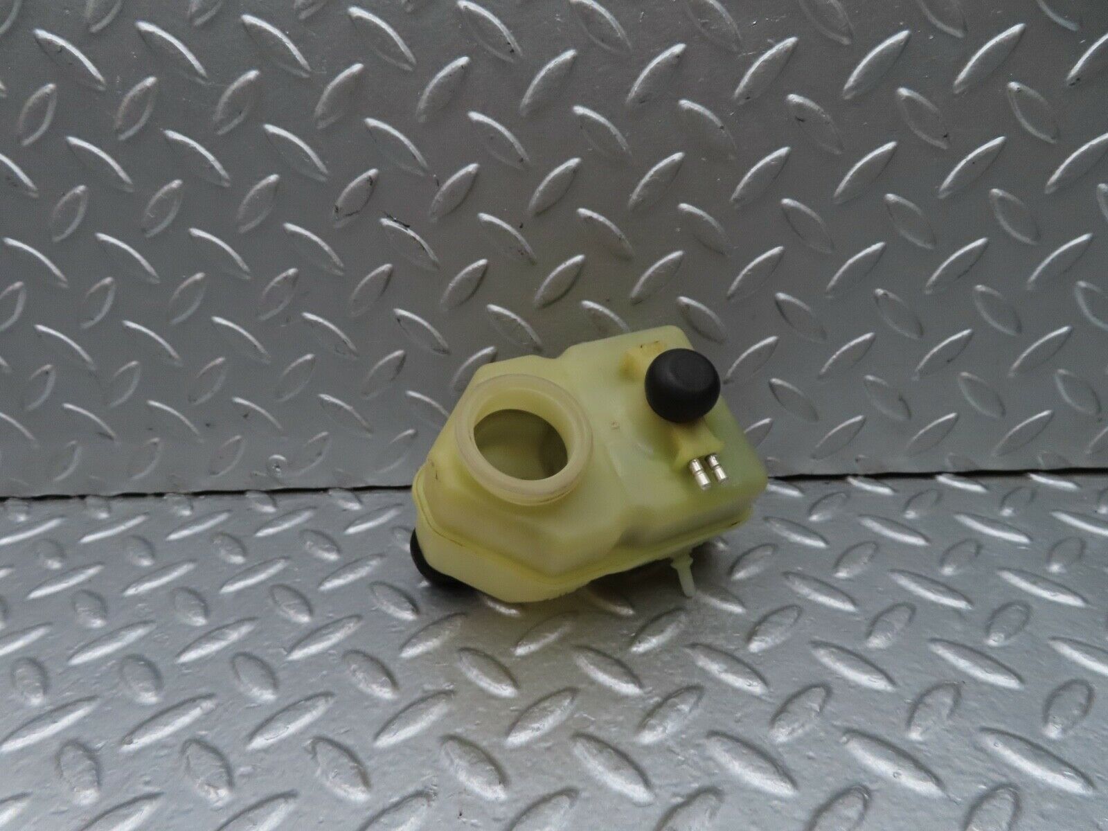 18093 Mercedes-Benz W123 200 Brake Fluid Reservoir Tank Ate 3.3508