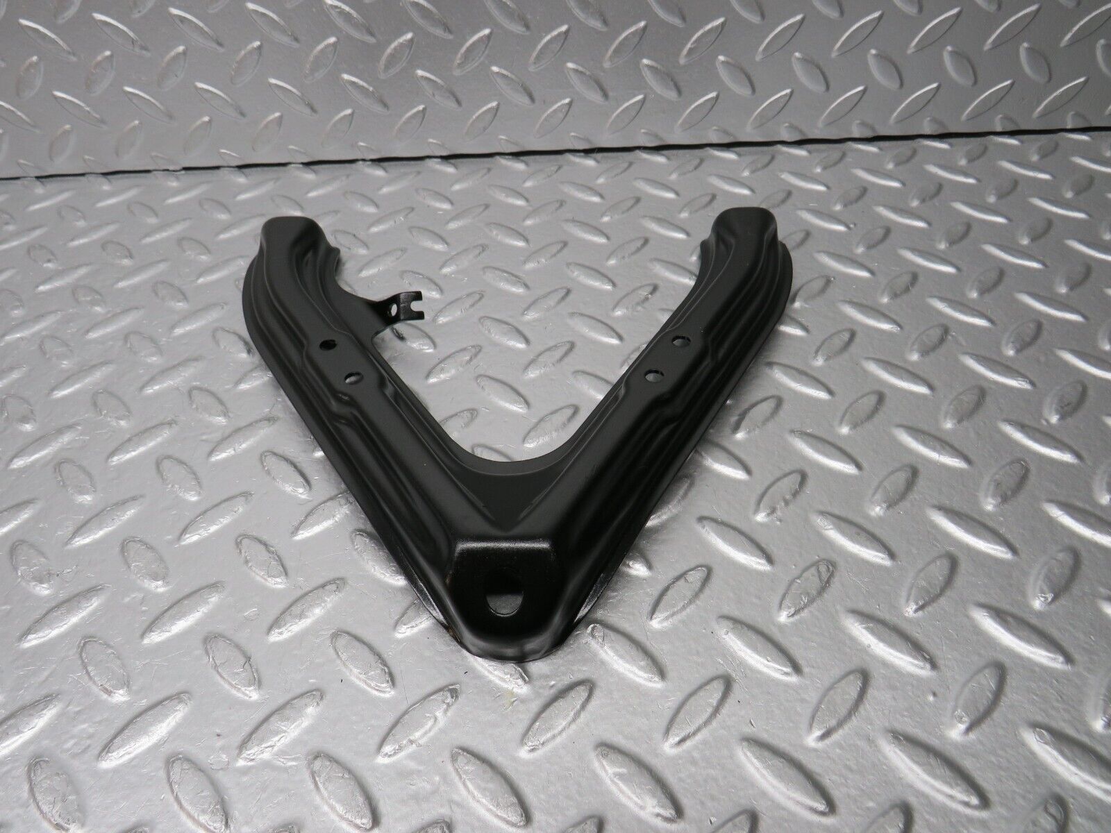 30908 Mercedes-Benz W201 190E 2.0L Air Intake Manifold Bracket