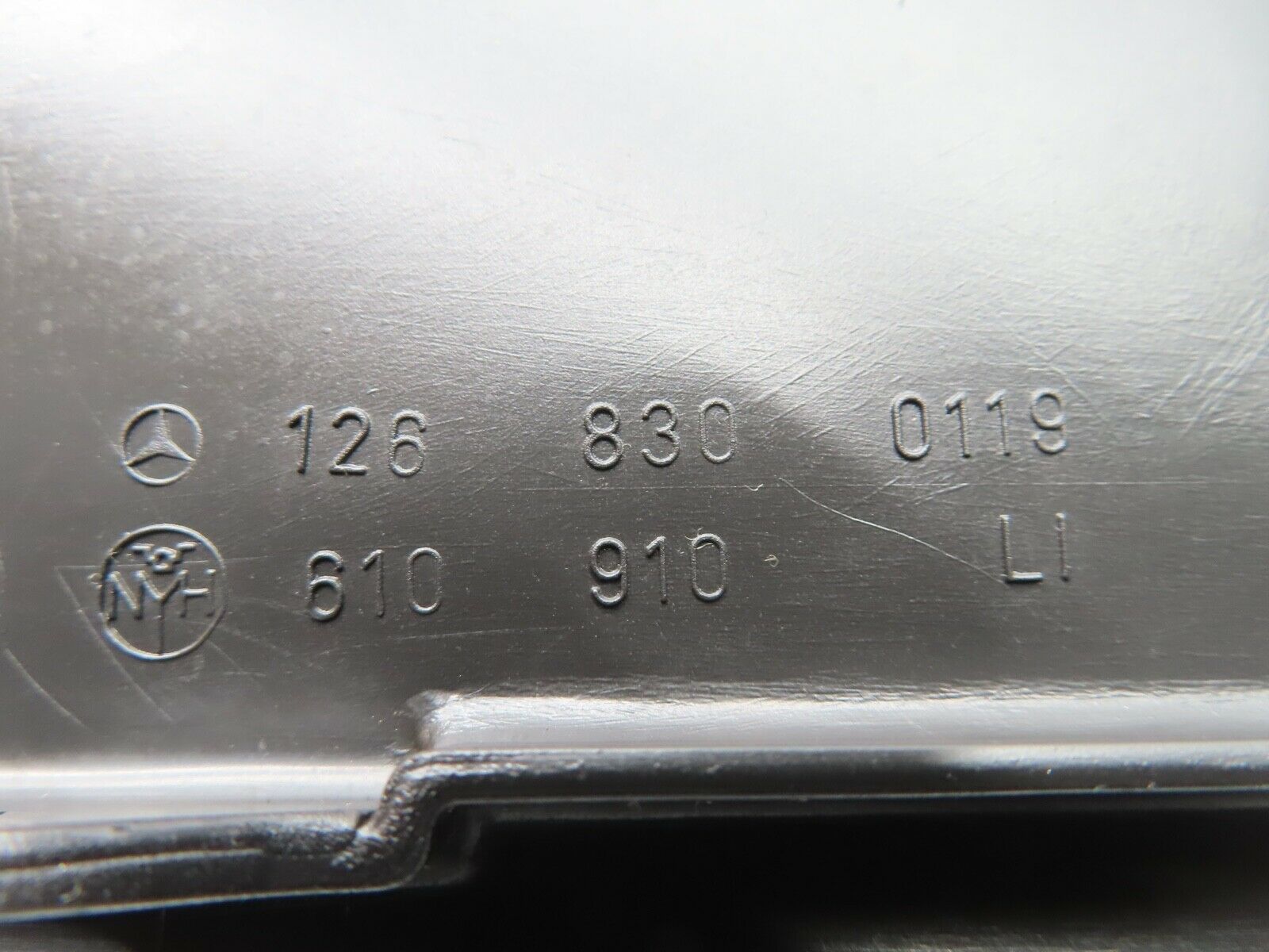 21658 Mercedes-Benz W126 300SE Dashboard Air Vent Duct Pair 1268300119