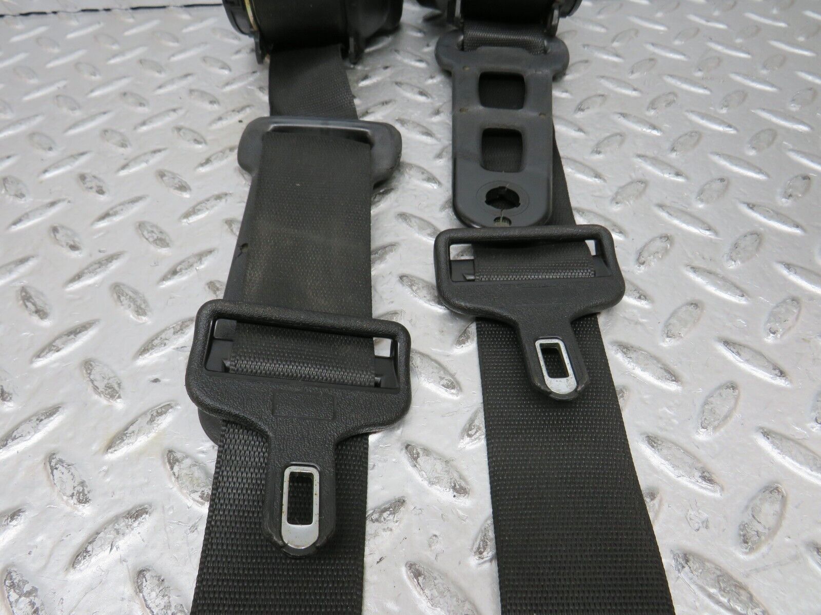 27821 Mercedes-Benz S124 300TE Third Row Seat Belt Set With Buckles