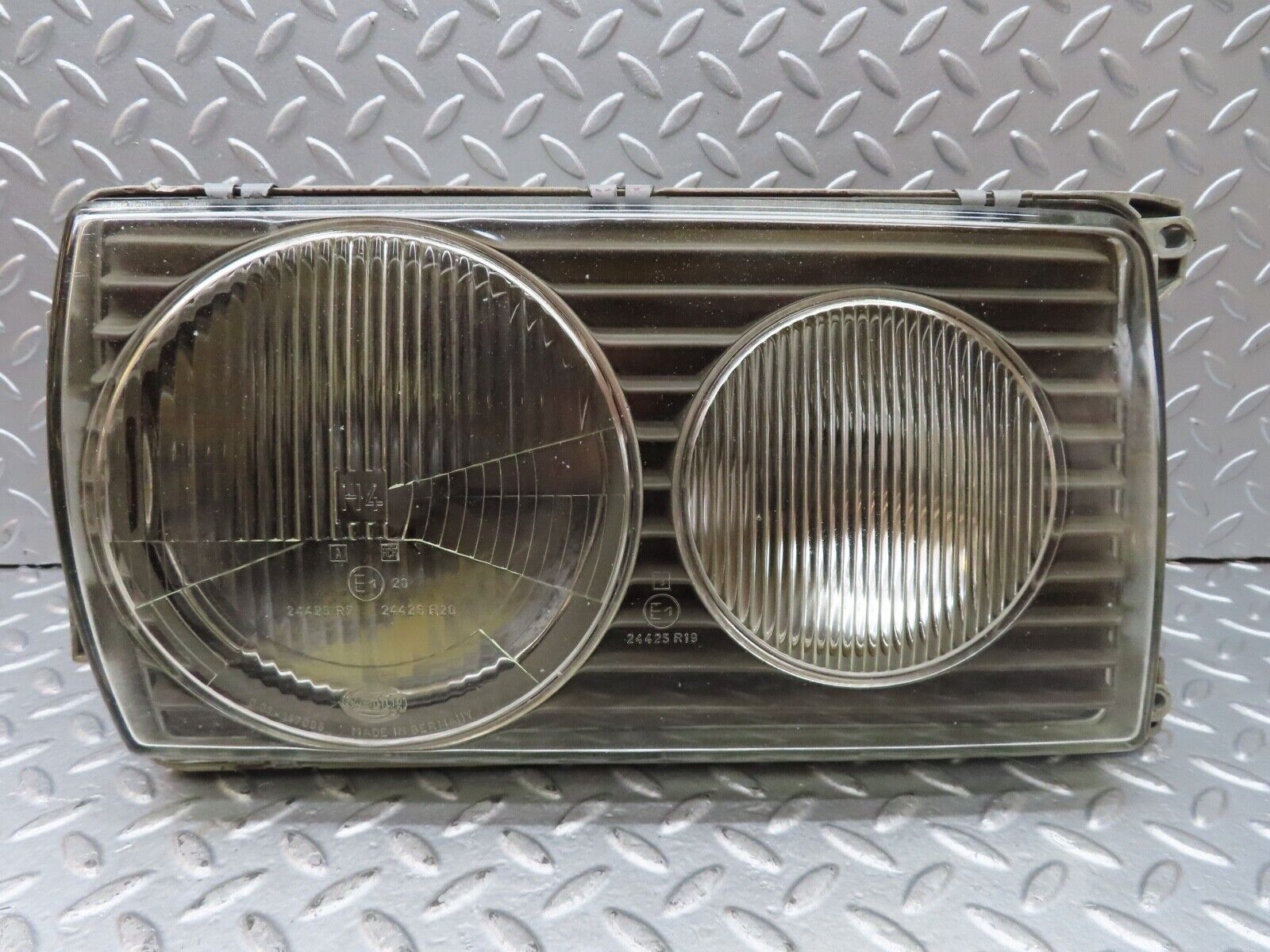 19097 Mercedes-Benz W123 300D Headlight Right Side Hella LHD