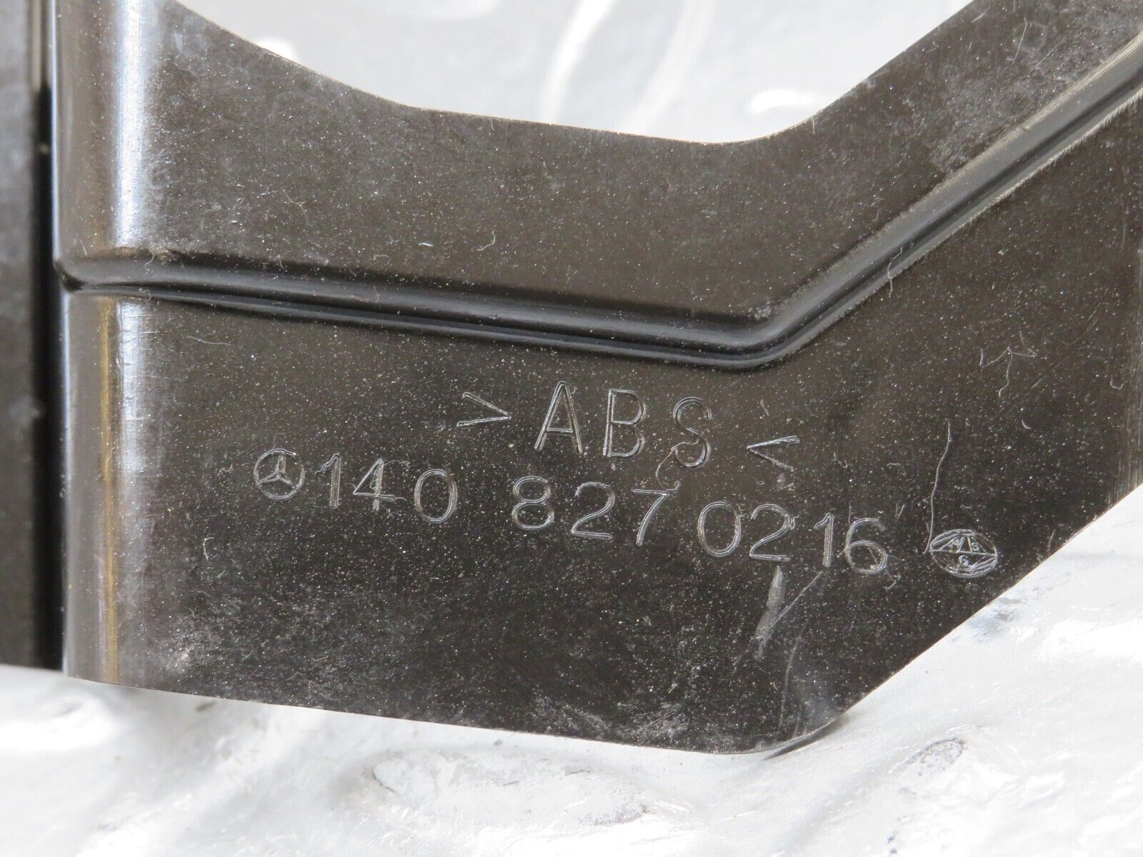 25037 Mercedes-Benz W140 S320 Door Speaker Bracket Right 1408270216