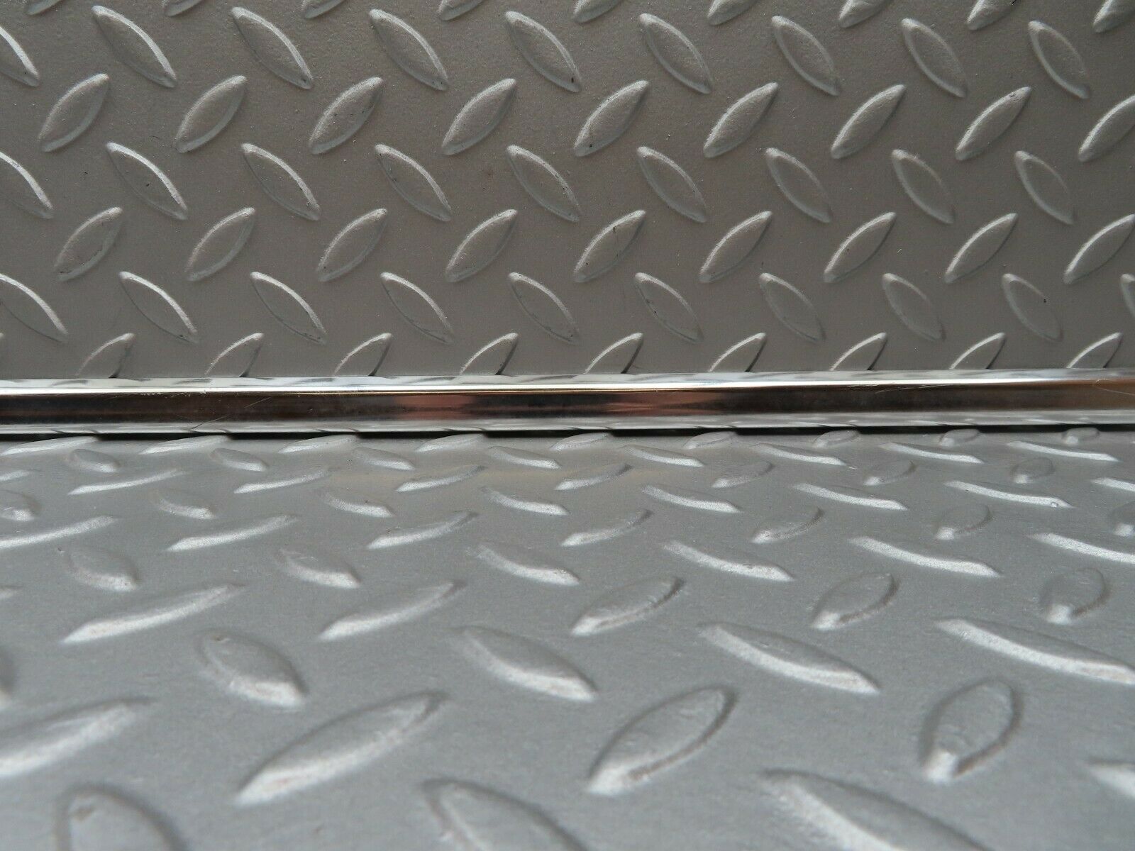 3743 Mercedes-Benz S123 200T Wagon Front Left Door Chrome Moulding Trim