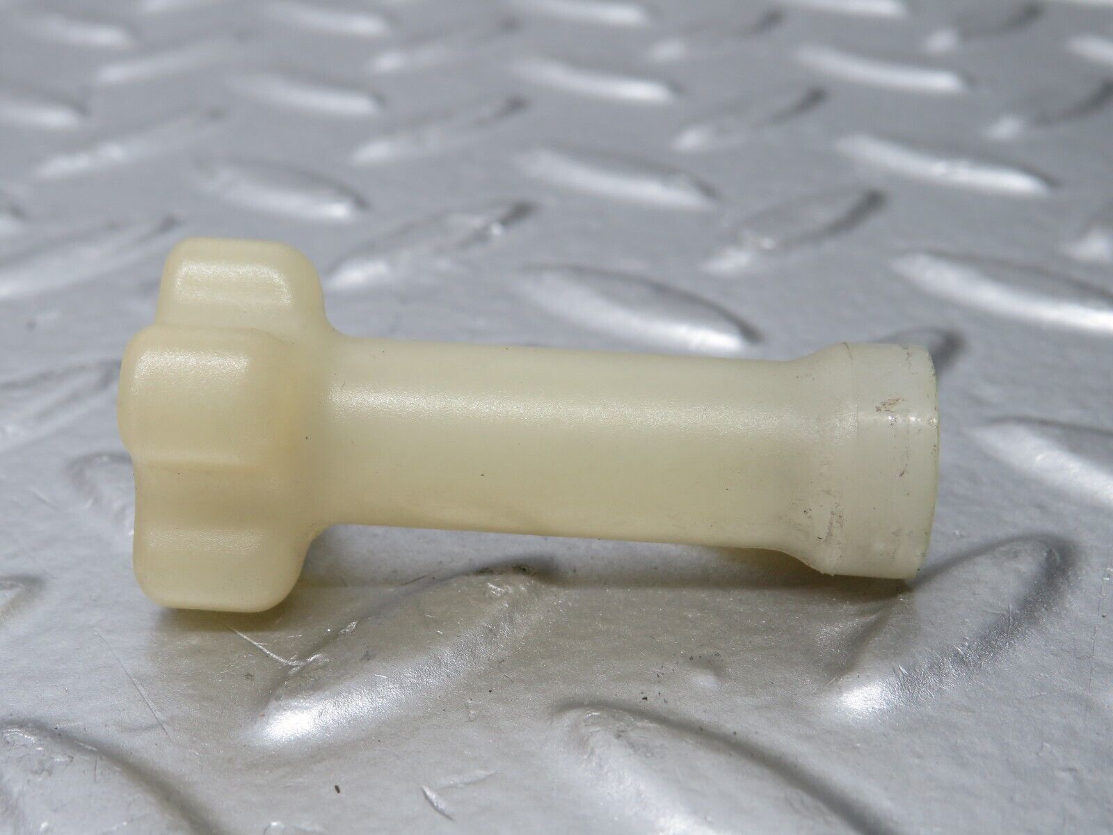 31250 Mercedes-Benz S124 220TE Windscreen Washer Reservoir Holder 2018690028