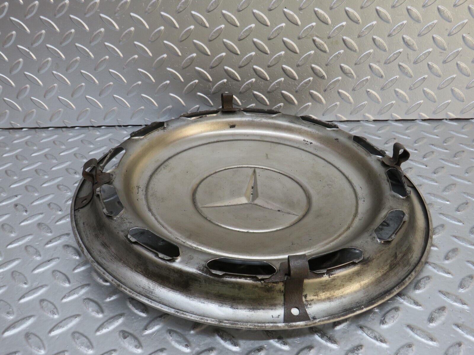 28408 Mercedes-Benz S123 240D Wagon Wheel Trim Hub Cap 14"