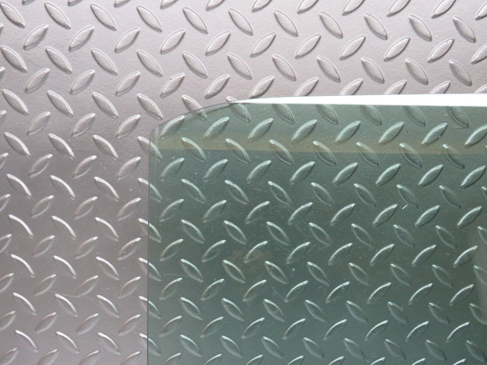 25132 Mercedes-Benz W201 190D Rear Right Door Window Glass