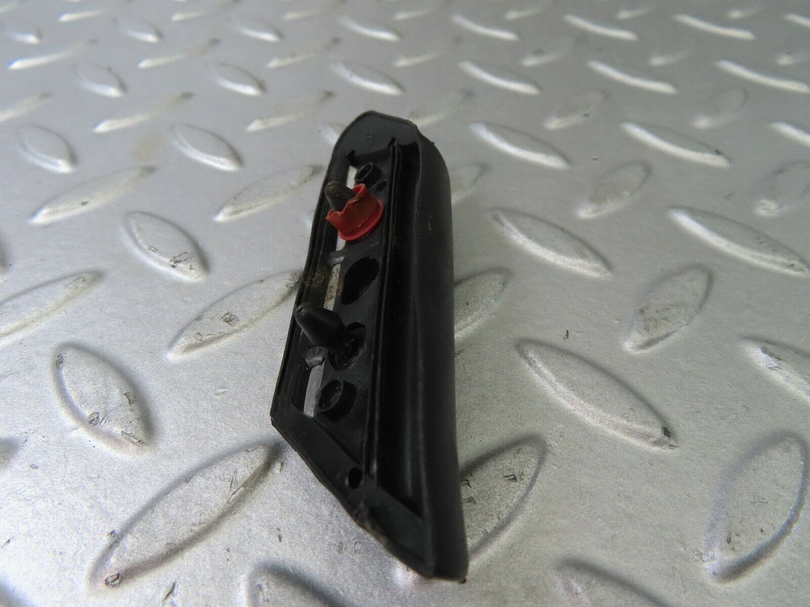 7266 Mercedes-Benz W116 450SE Rear Right Fender Wing Centre Chrome Trim