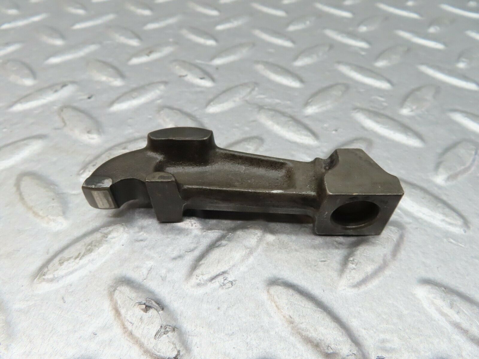 18067 Mercedes-Benz W123 200 Valve Rocker Arm With Retaining Spring