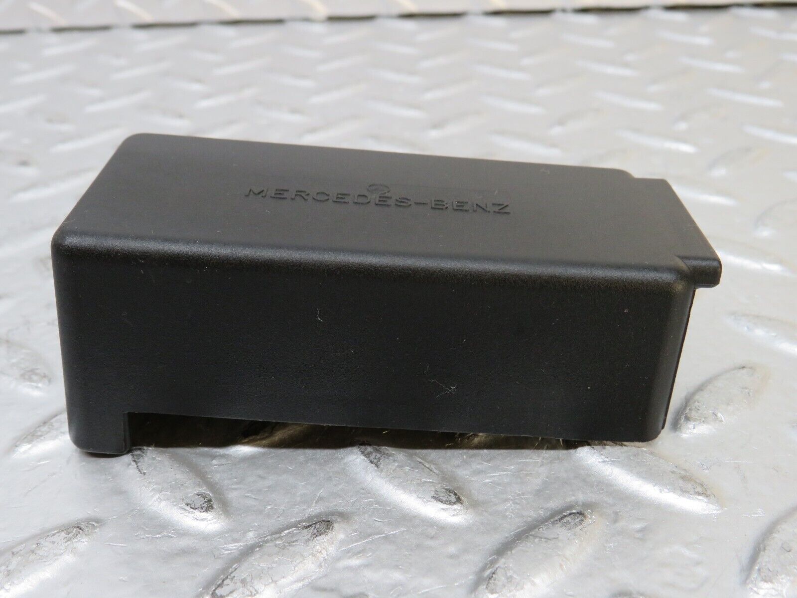 26881 Mercedes-Benz W123 240D Heater Plug Timer Relay Cover 0005454145