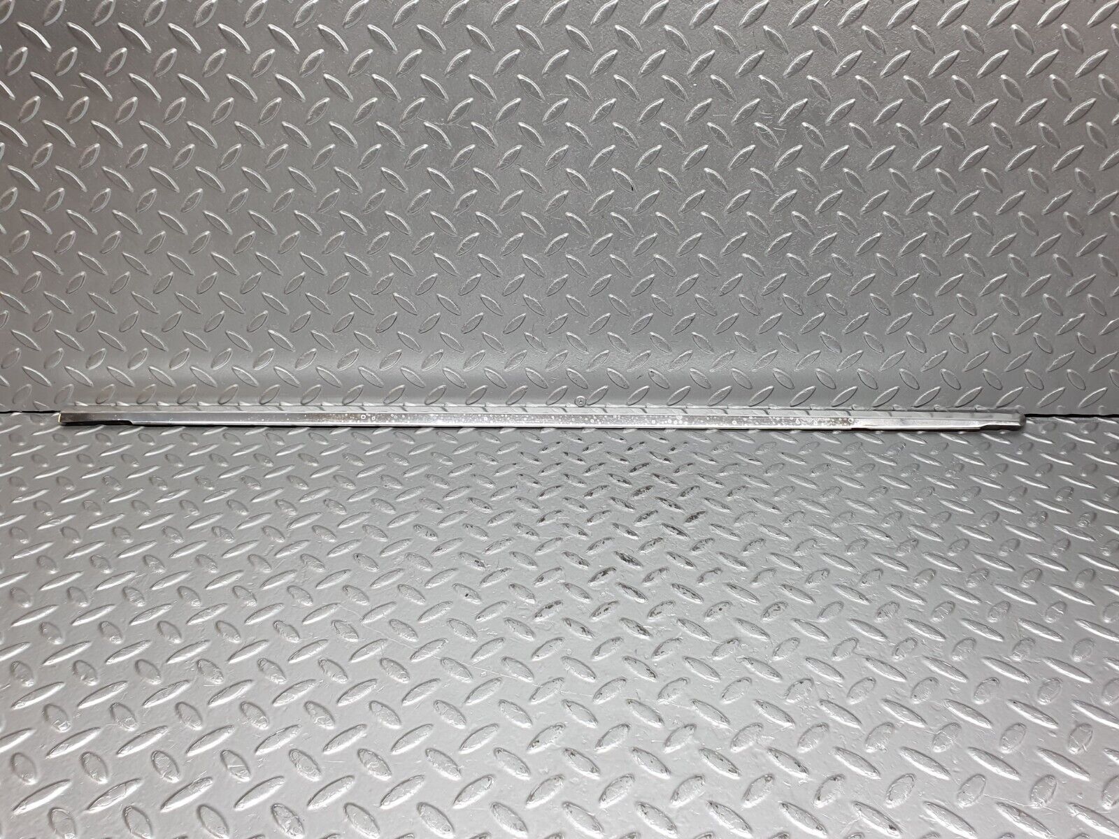 41190 Mercedes-Benz W126 300SE Front Left Door Chrome Moulding Trim