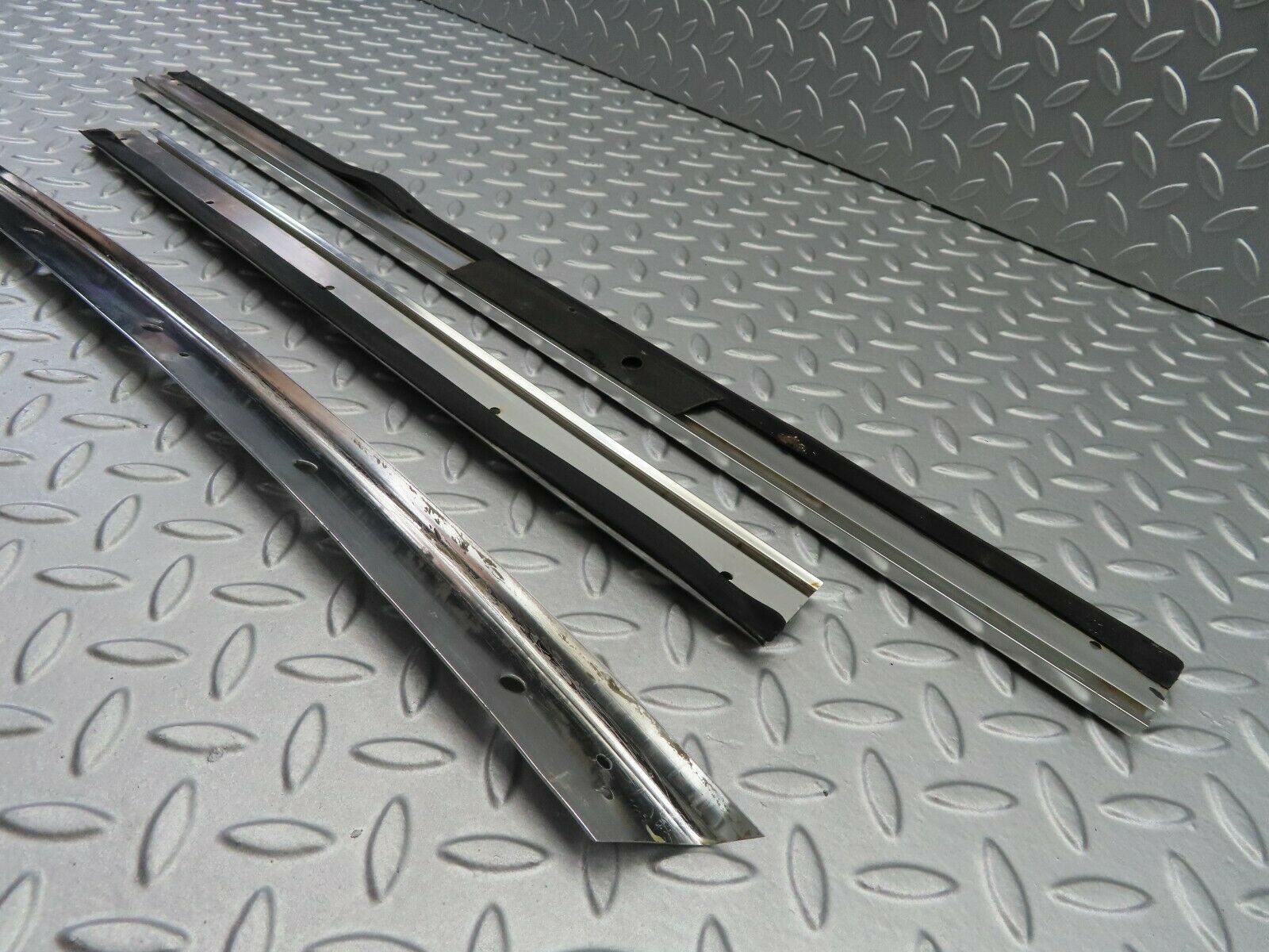 6905 Mercedes-Benz C107 350SLC Coupe Roof Chrome Moulding Left Side