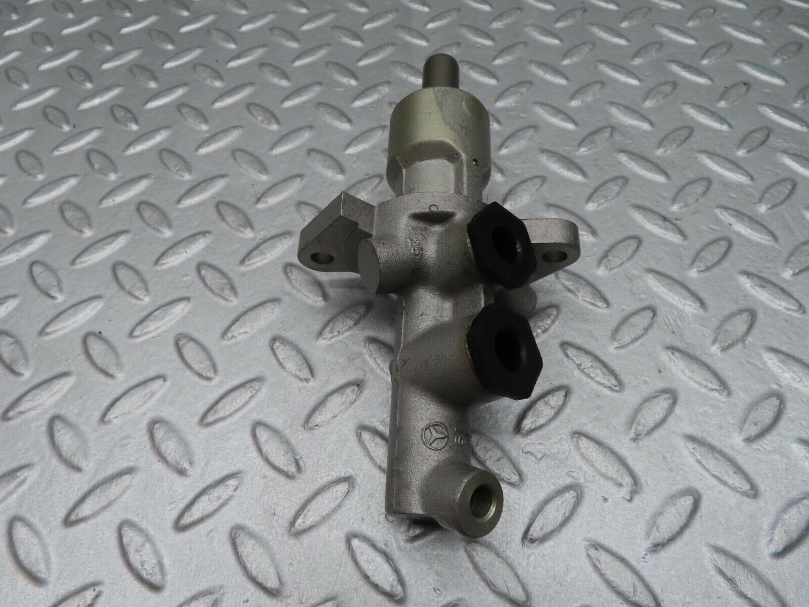 11981 Mercedes-Benz R129 300SL Coupe Brake Master Cylinder