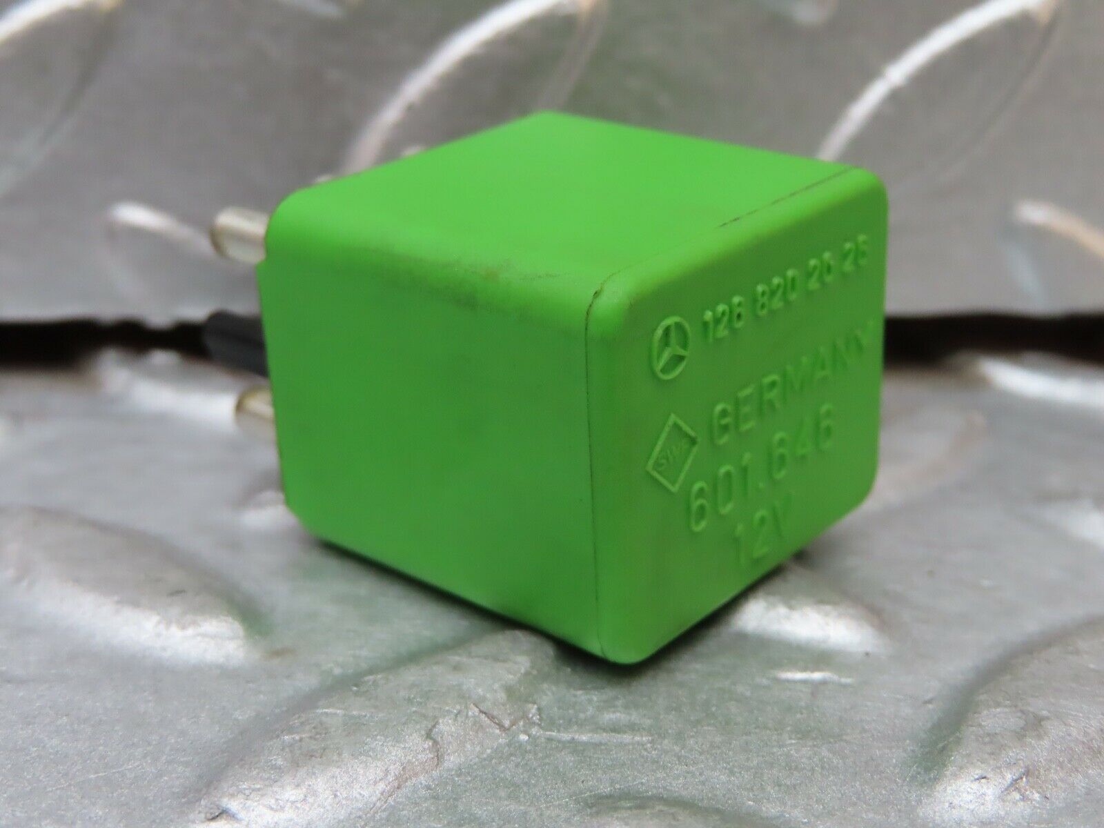 20040 Mercedes-Benz R129 300SL Coupe Headlight Wiper Relay 1268202026