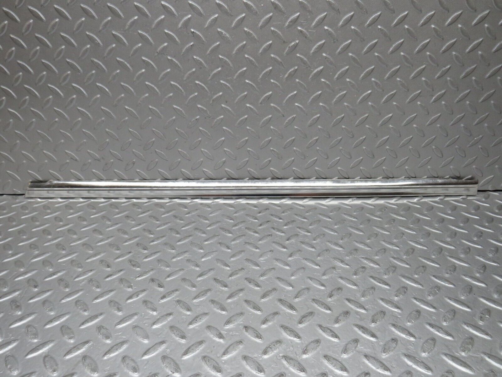 37312 Mercedes-Benz W109 300SEL Front Left Door Chrome Moulding Trim