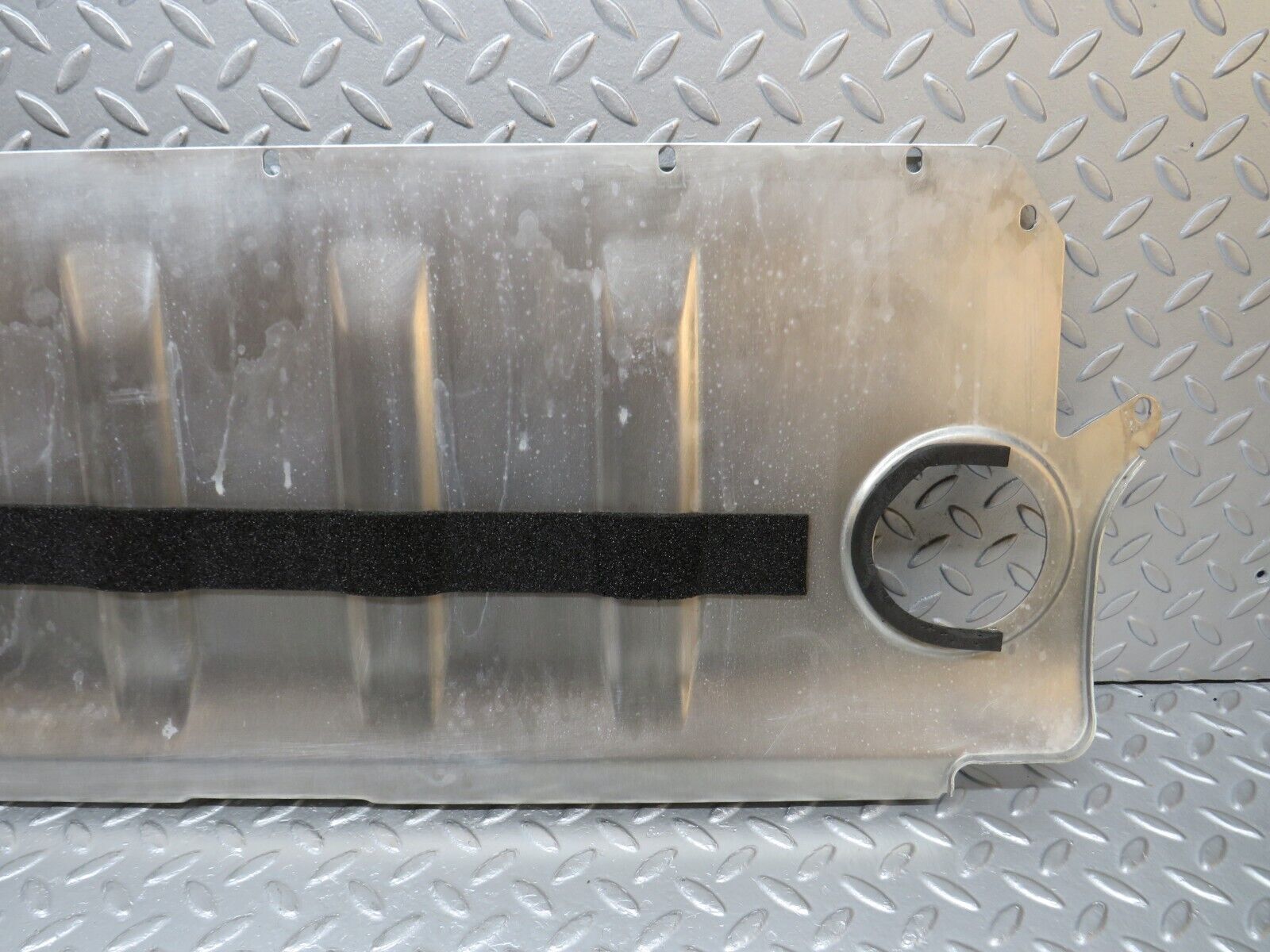 39520 Mercedes-Benz R129 320SL Coupe Fuel Tank Rear Cover