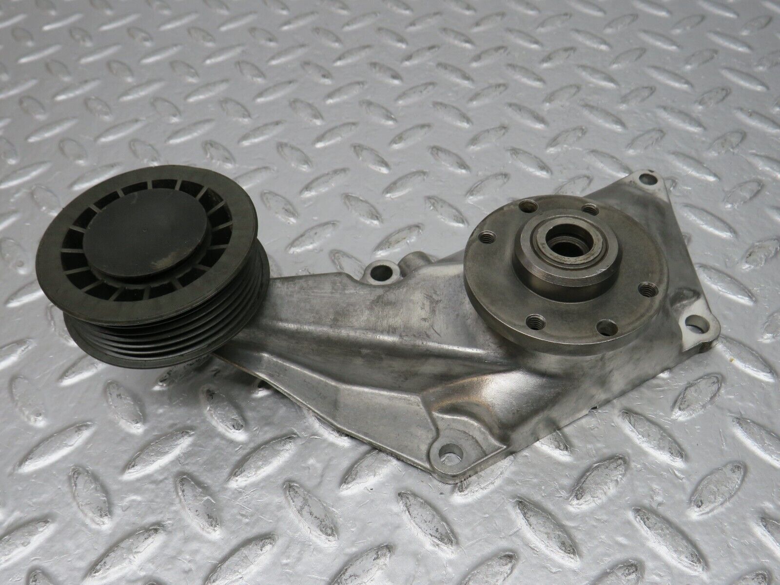 32626 Mercedes-Benz S124 300TE Engine Cooling Fan Clutch Bracket 1032050805