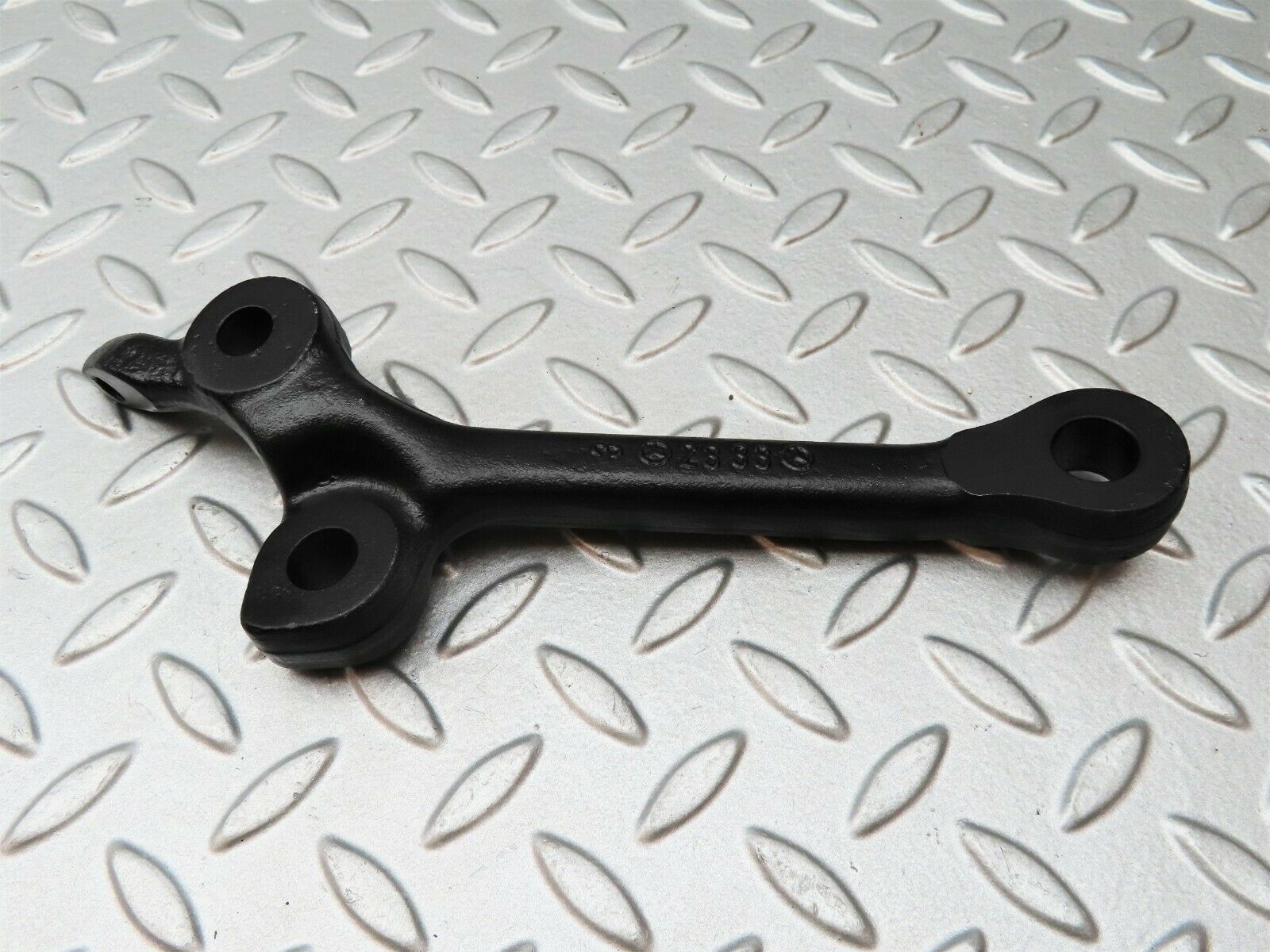 4244 Mercedes-Benz V123 240D LWB Idler Arm 2333