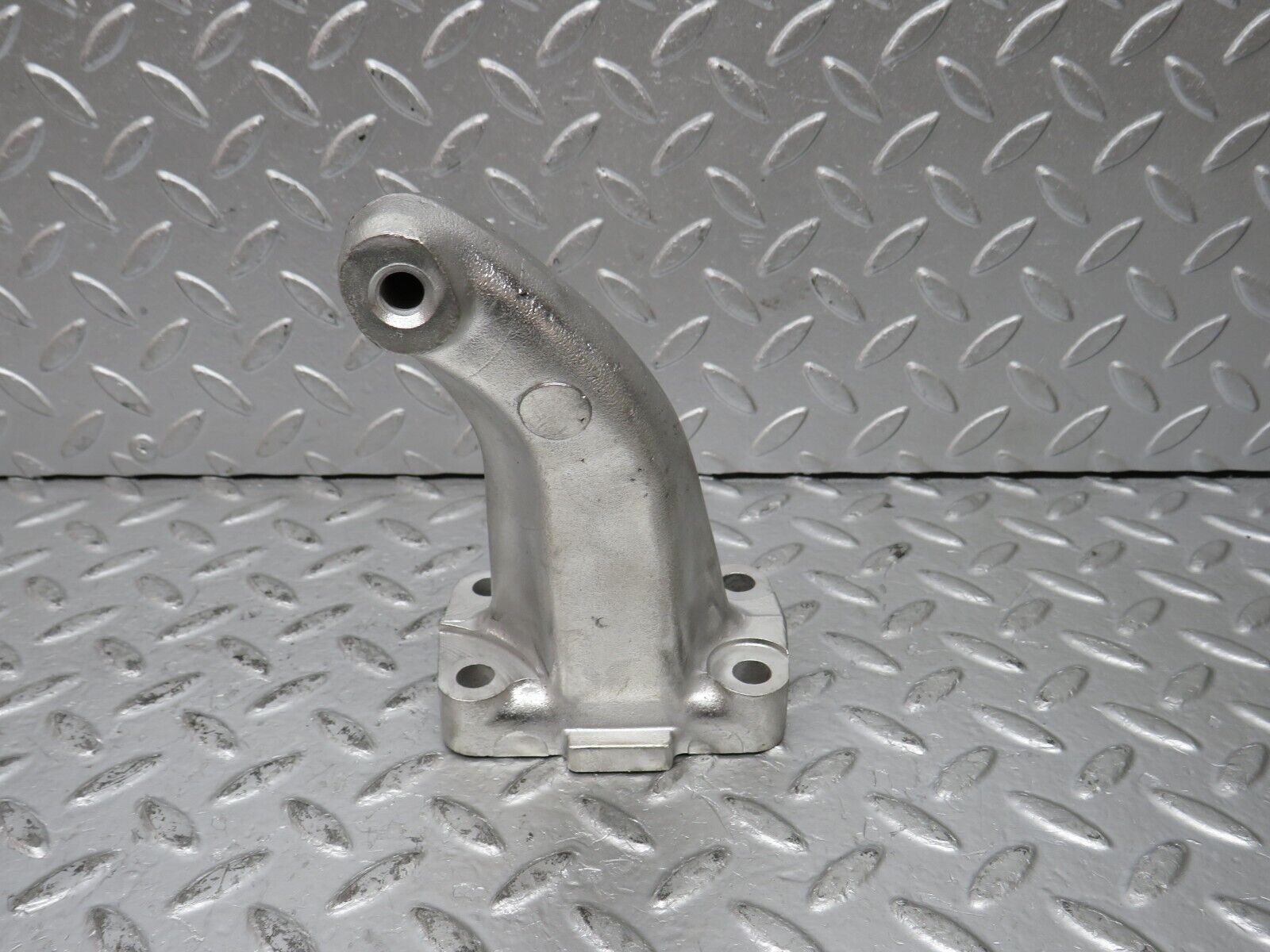 32887 Mercedes-Benz W123 300D Engine Mount Bracket Left Side 6152231304