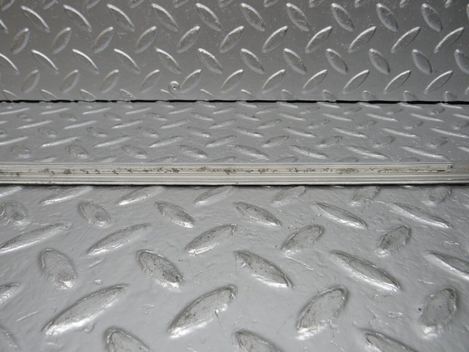 0743 Mercedes-Benz C107 350SLC Coupe Sunroof Chrome Trim