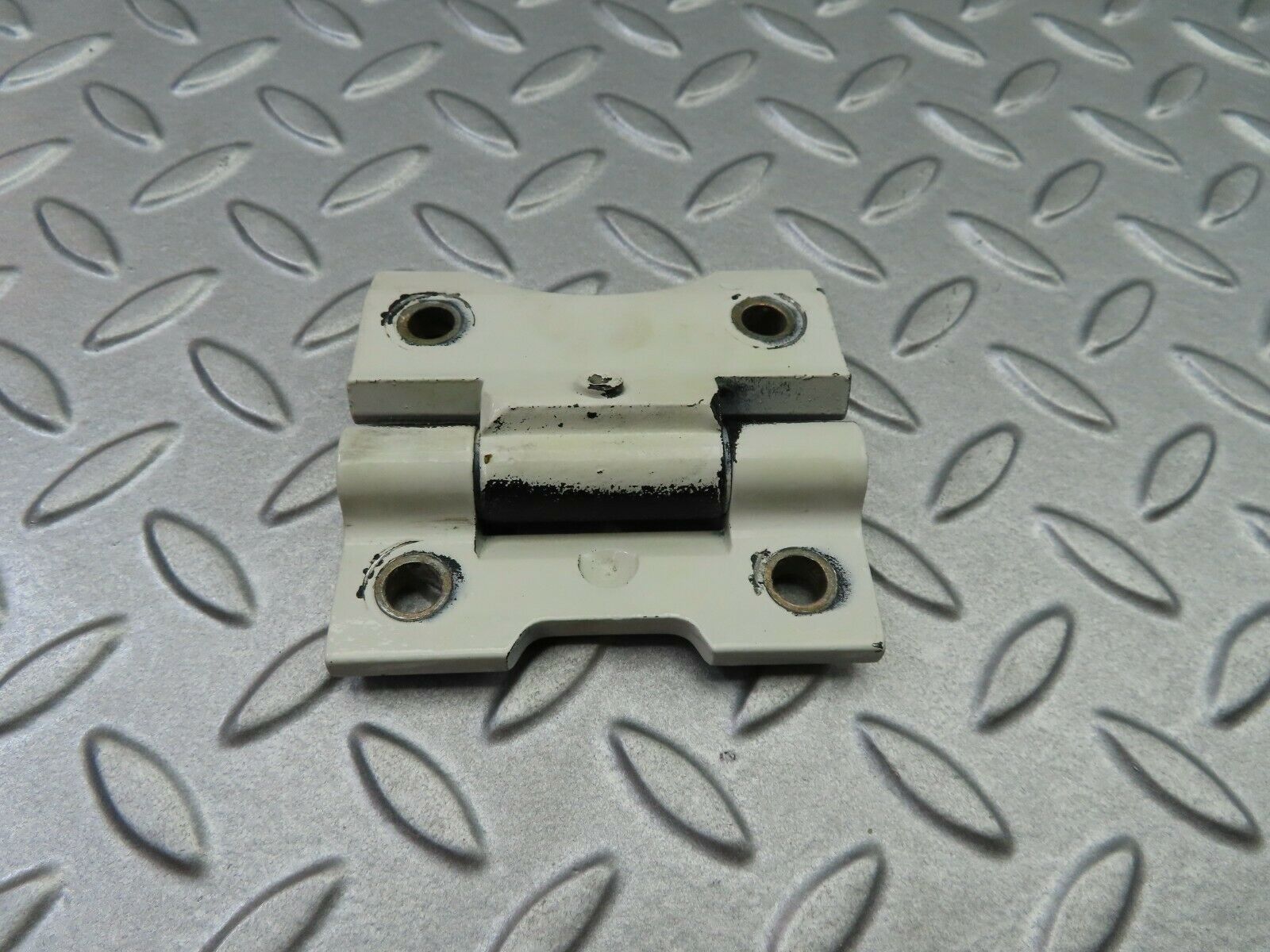 5846 Mercedes-Benz W123 200 Door Hinge 1237200037