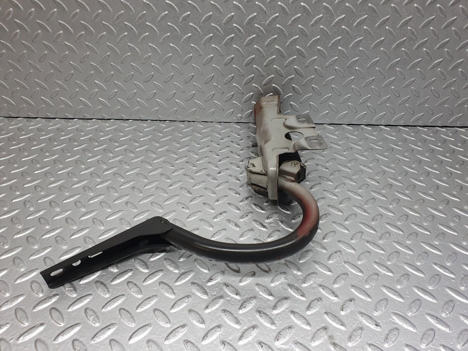 41192 Mercedes-Benz W126 300SE Trunk Hinge Right Side