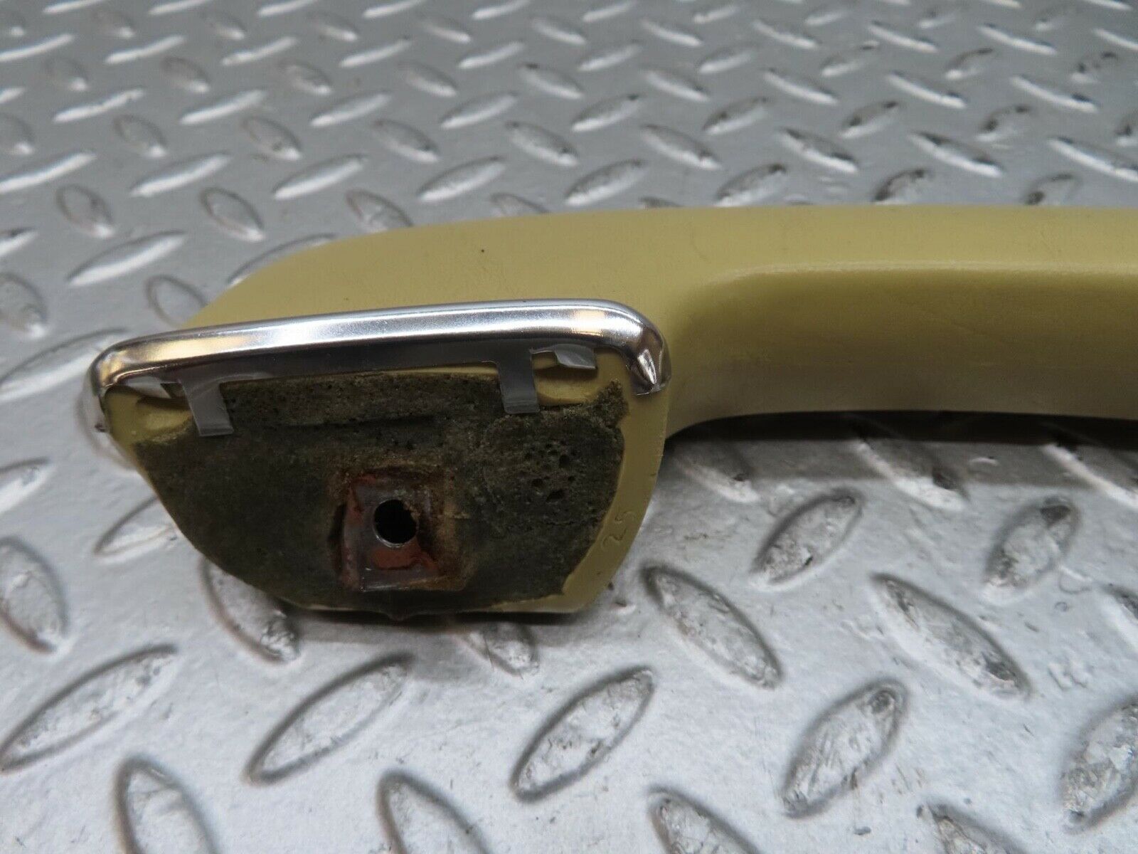 15303 Mercedes-Benz W123 230E Interior Door Handle Left 1239701901