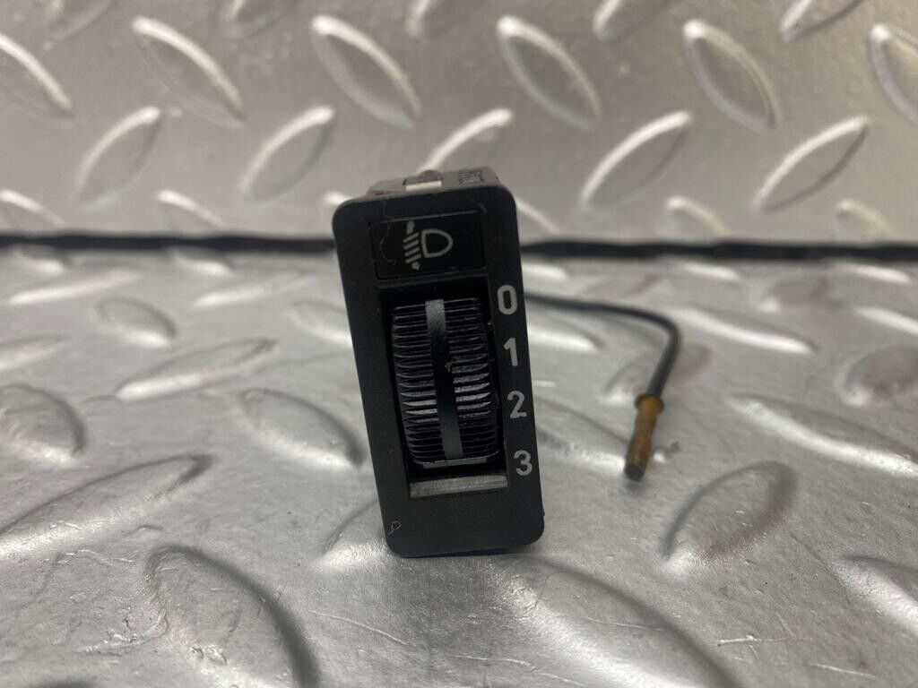 35182 Mercedes-Benz W221 Headlight Level Switch 0008000773